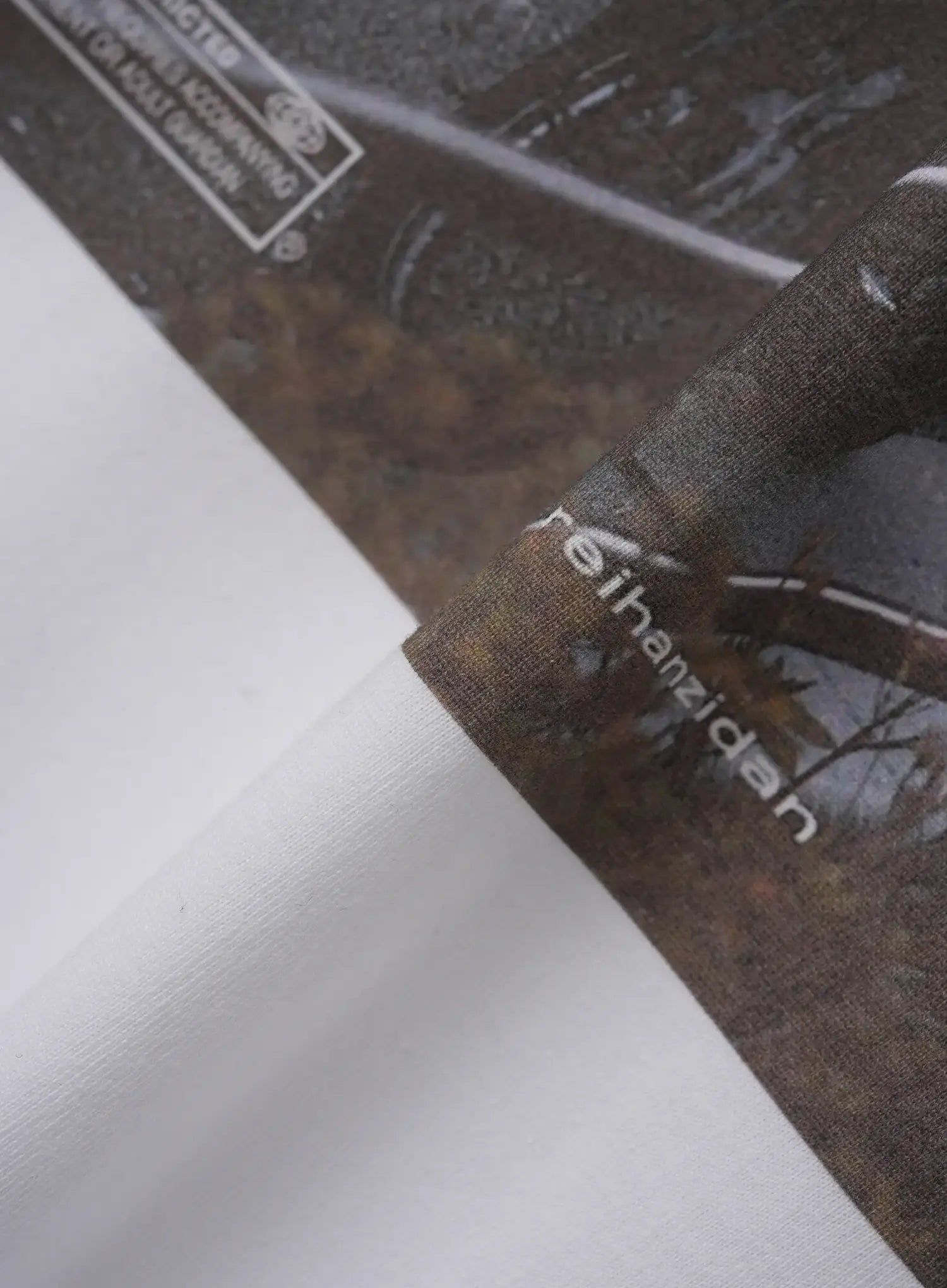 Vintage Scenic Street Graphic T-Shirt IL516