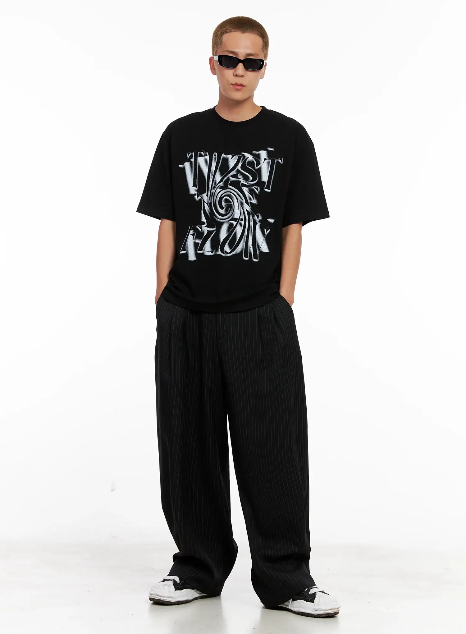 Men's Twist Graphic Tee IL521