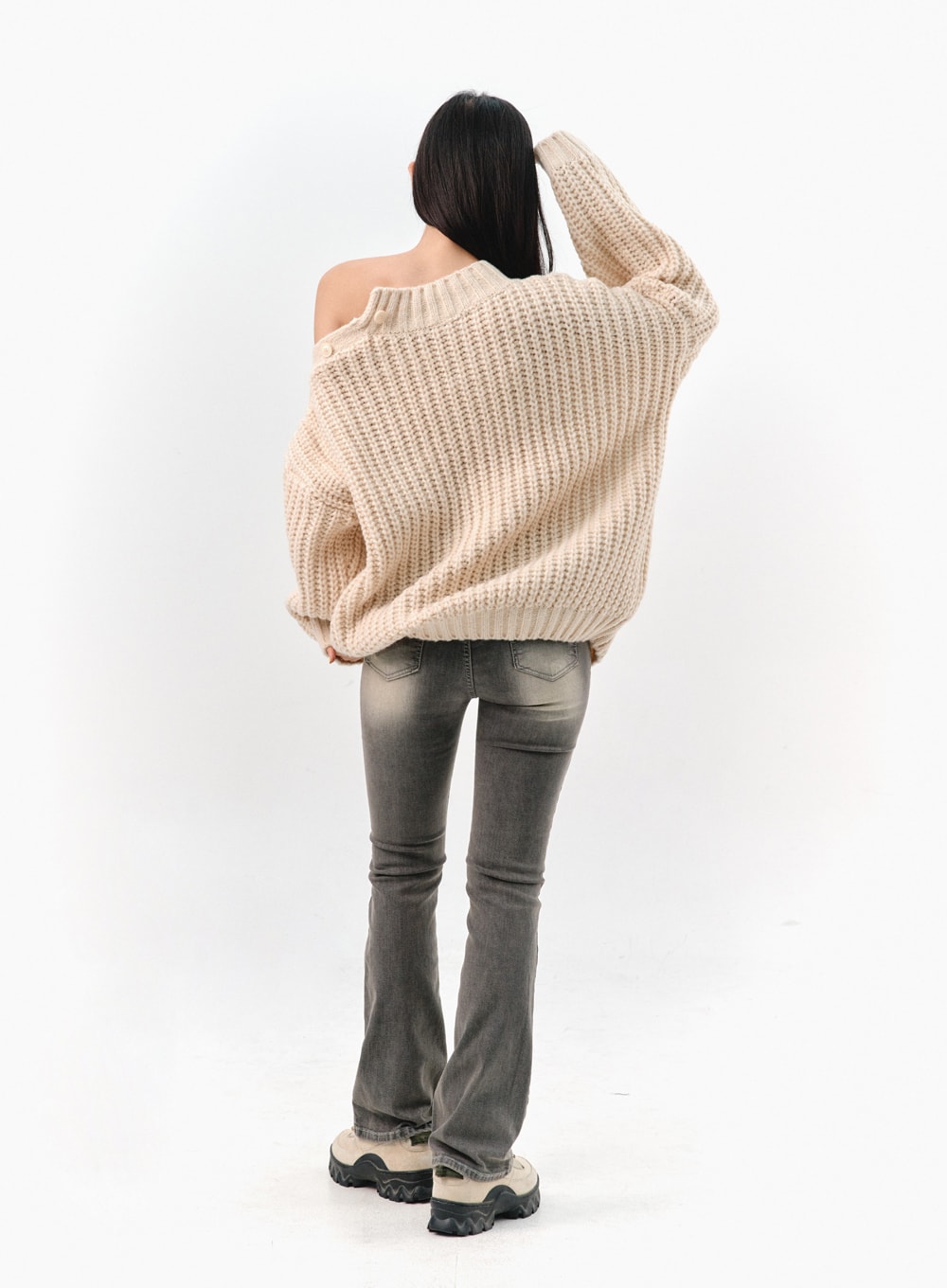 Cable Knit Buttoned Sweater IS301