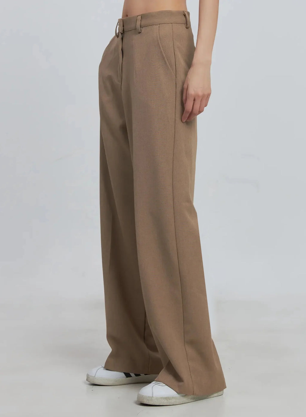 Classic Wide-Fit Slacks (Beige) IU512