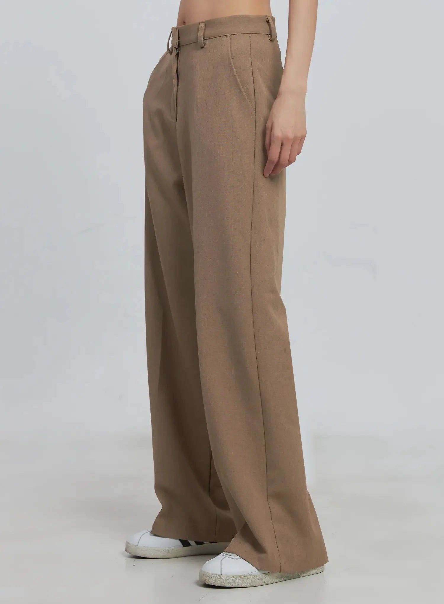 Classic Wide-Fit Slacks (Beige) IU512