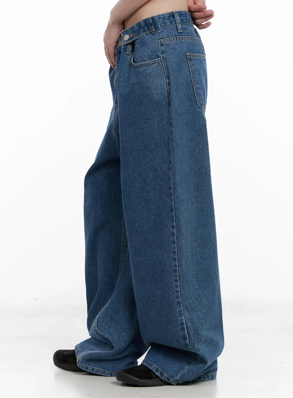 Pharita Loose-Fit Jeans IL528