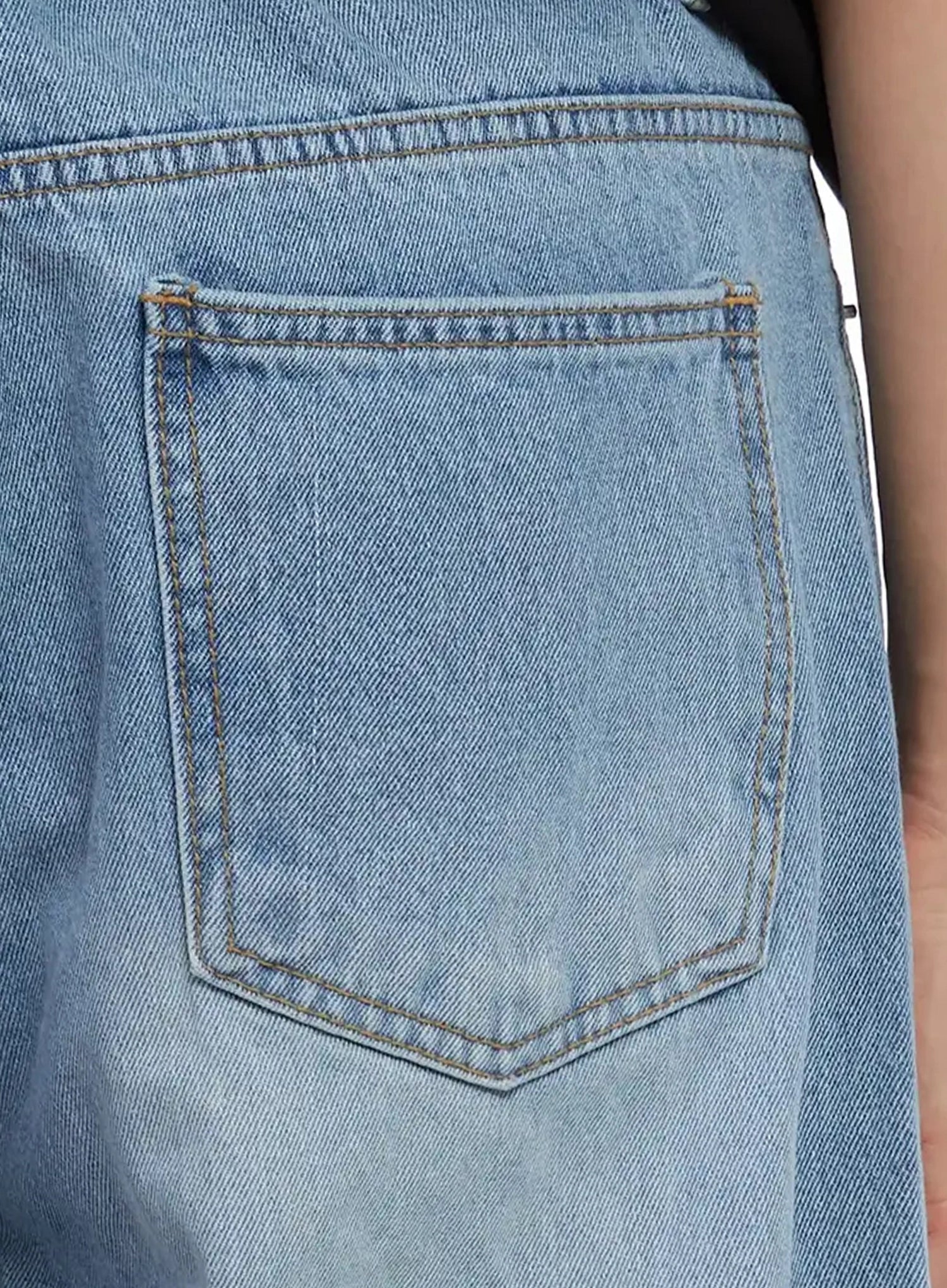 Men's Light-Wash Relaxed Jeans IL516