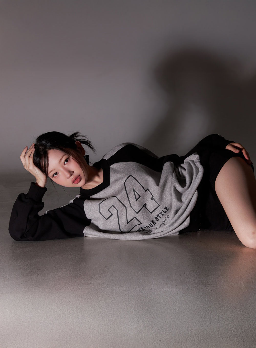 Graphic V-Neck Oversize Sweatshirt IM528