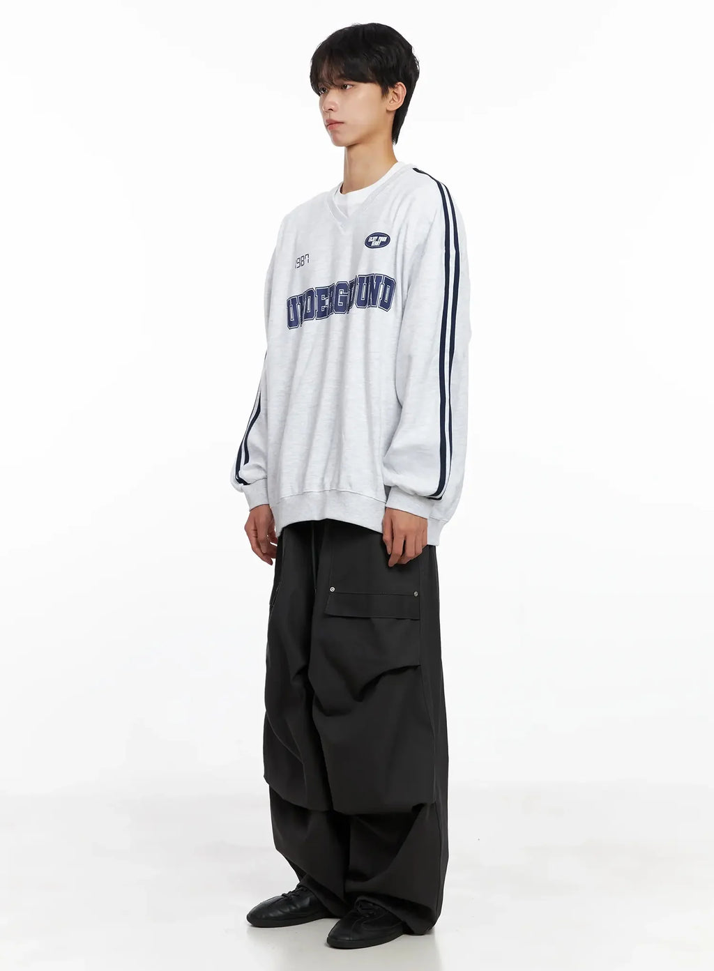 Men's Graphic V-Neck Sweatshirt IO516