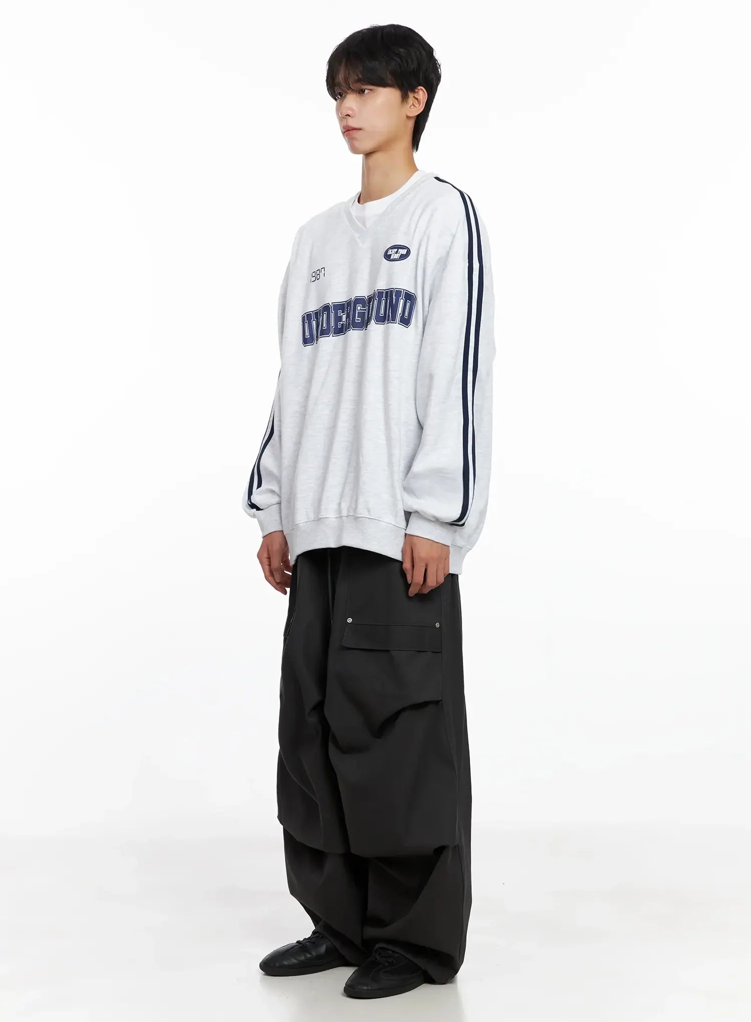 Men's Graphic V-Neck Sweatshirt IO516