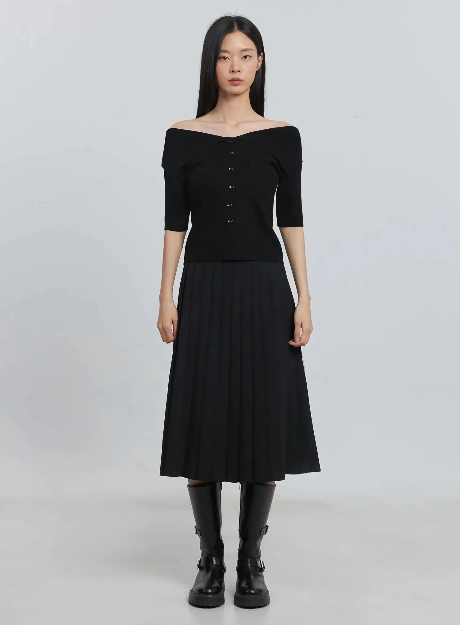 Off-Shoulder Buttoned Tee IU512