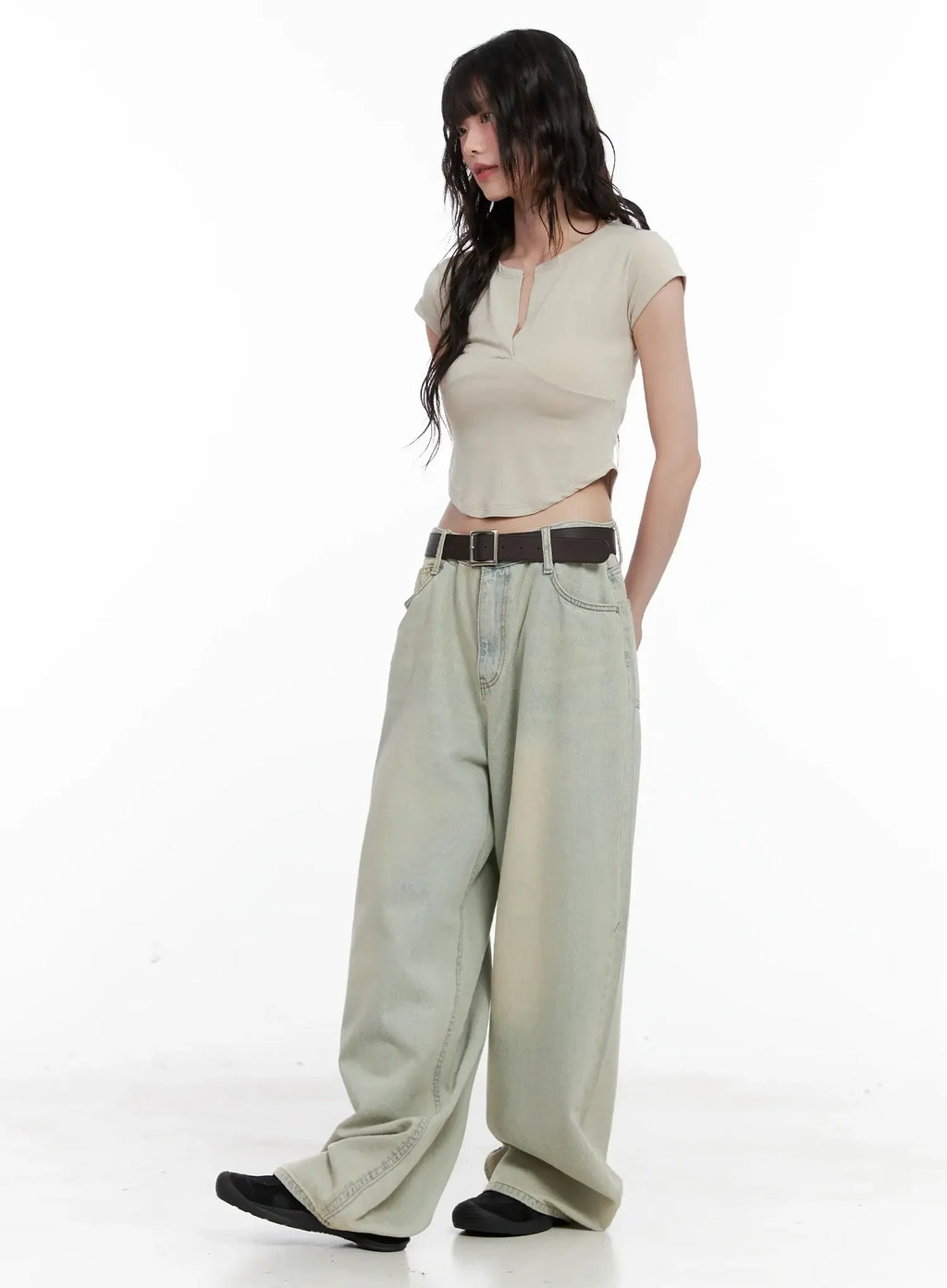 Minimalist V-Neck Crop Top IL531