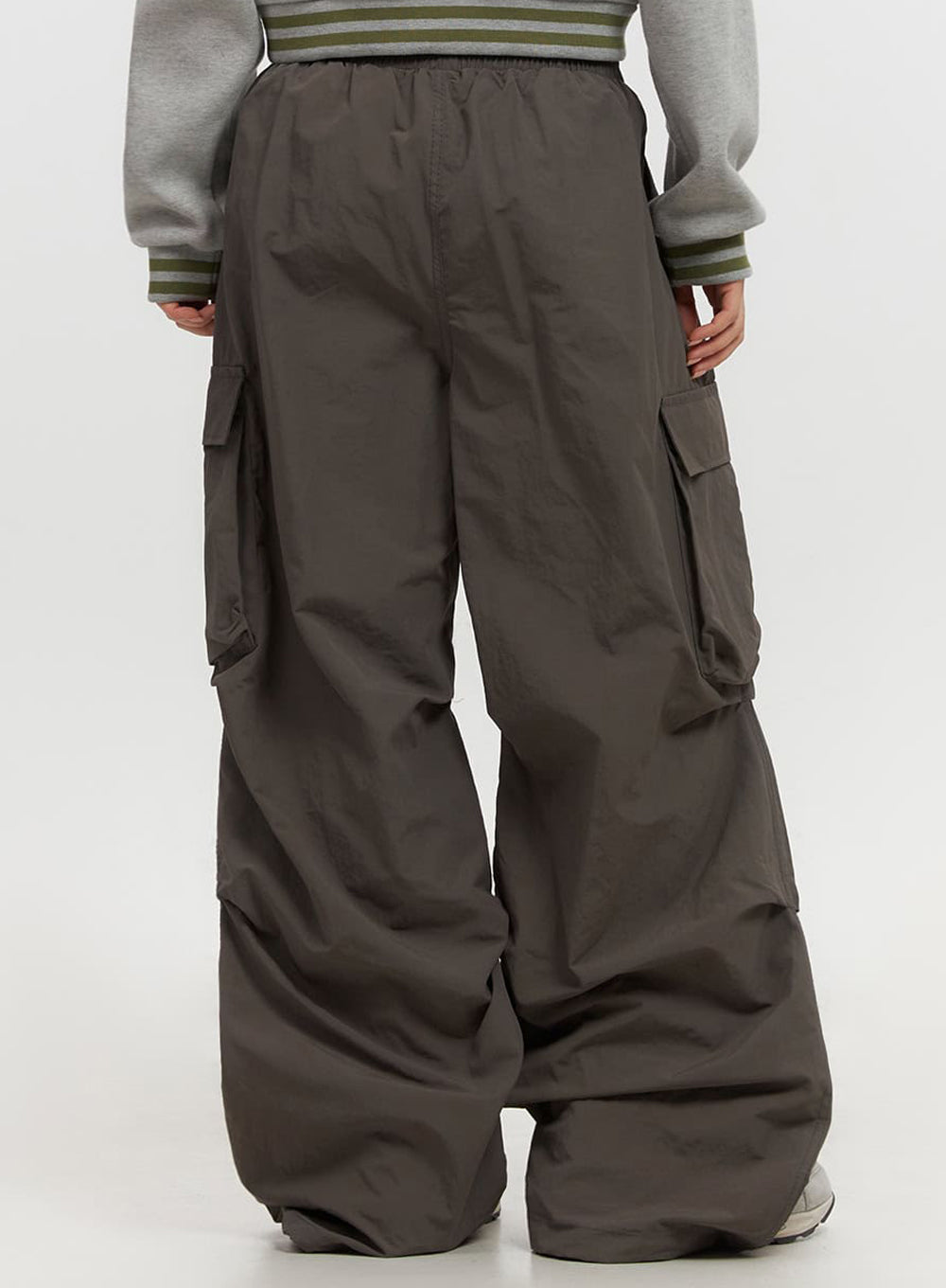 Pocketed Wide-Leg Cargo Pants IF510