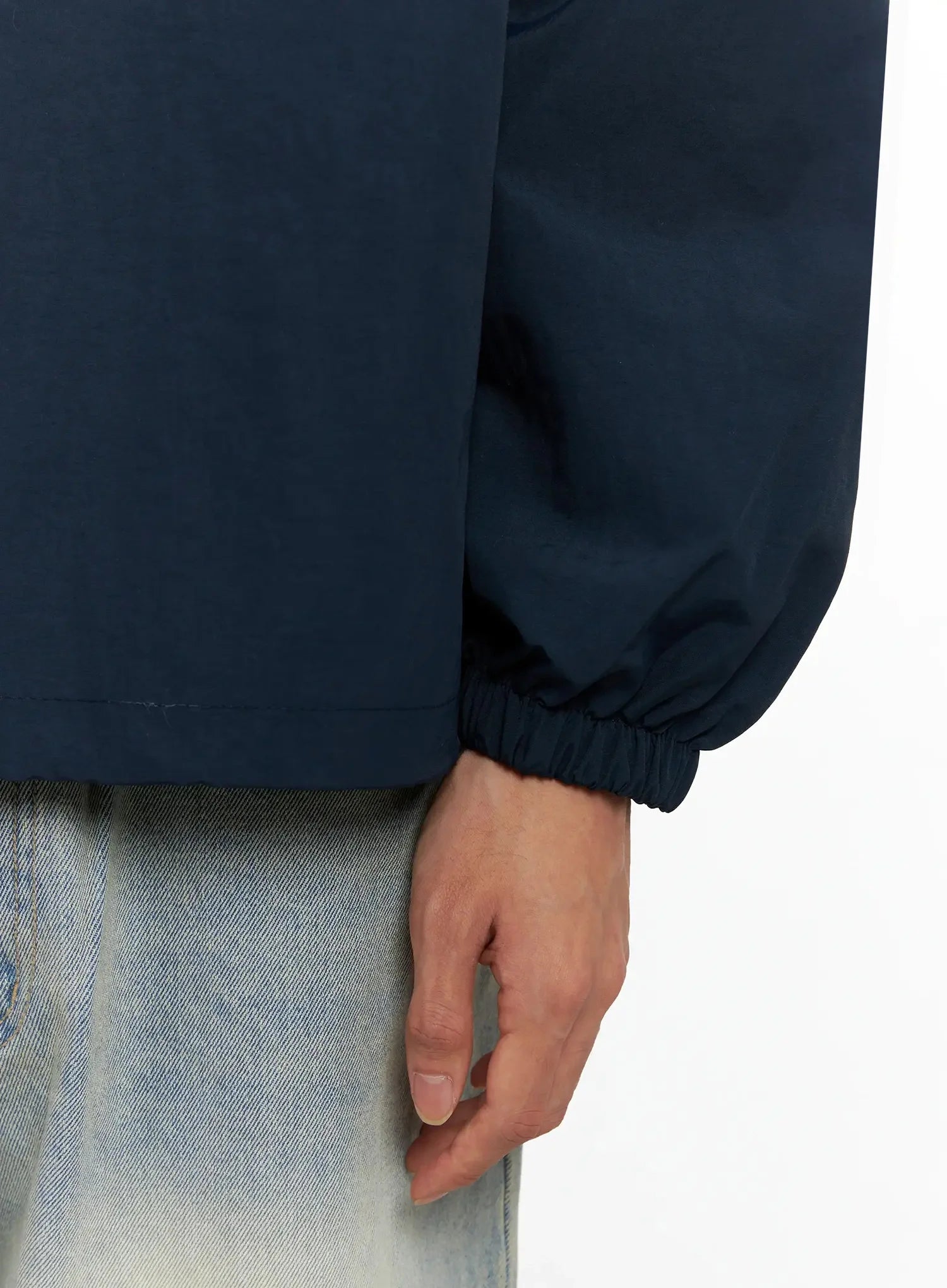 Men's V-Neck Lettering Windbreak Pullover IO517