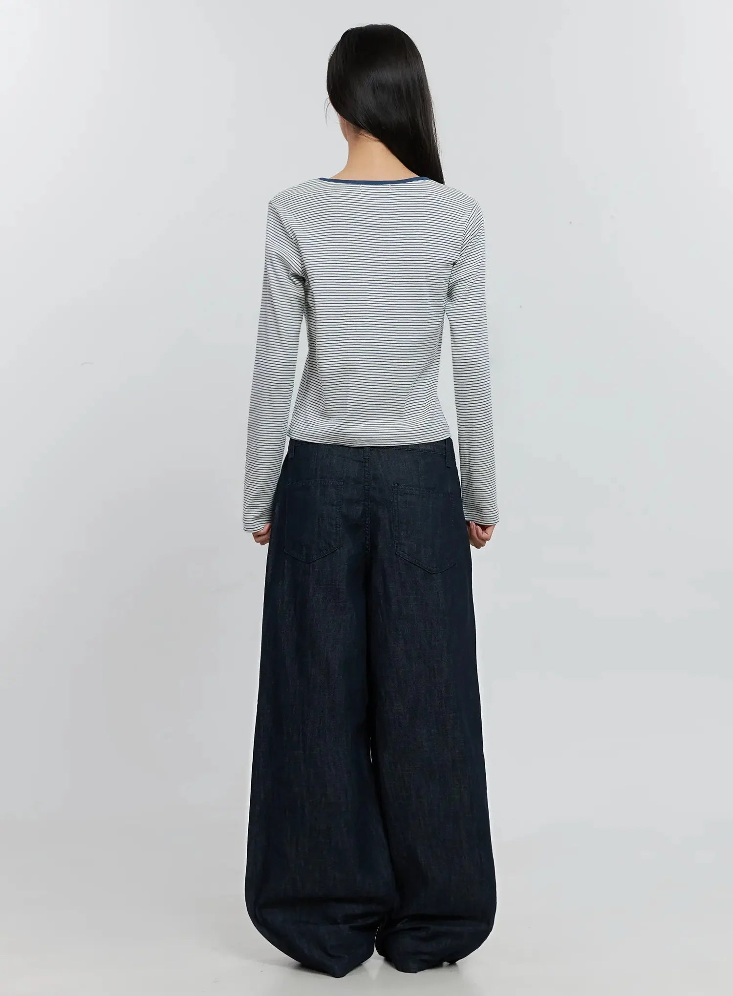 Elio Pintuck Wide-Leg Jeans IS516