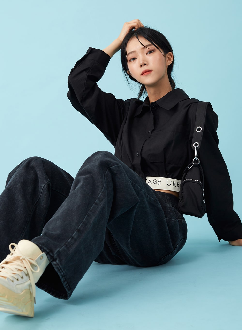 Four Buttoned Open Black Jeans CU8