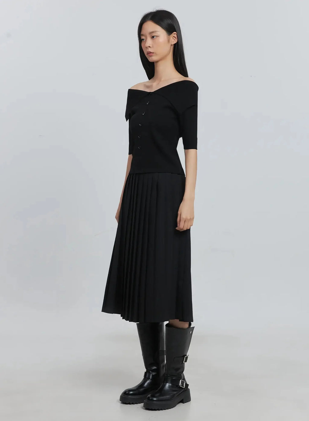 Off-Shoulder Buttoned Tee IU512