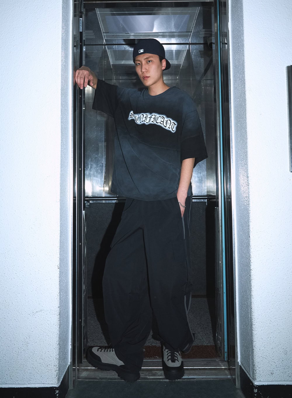 Men's Cargo Balloon-Fit Windbreaker Pants (Black) IU503