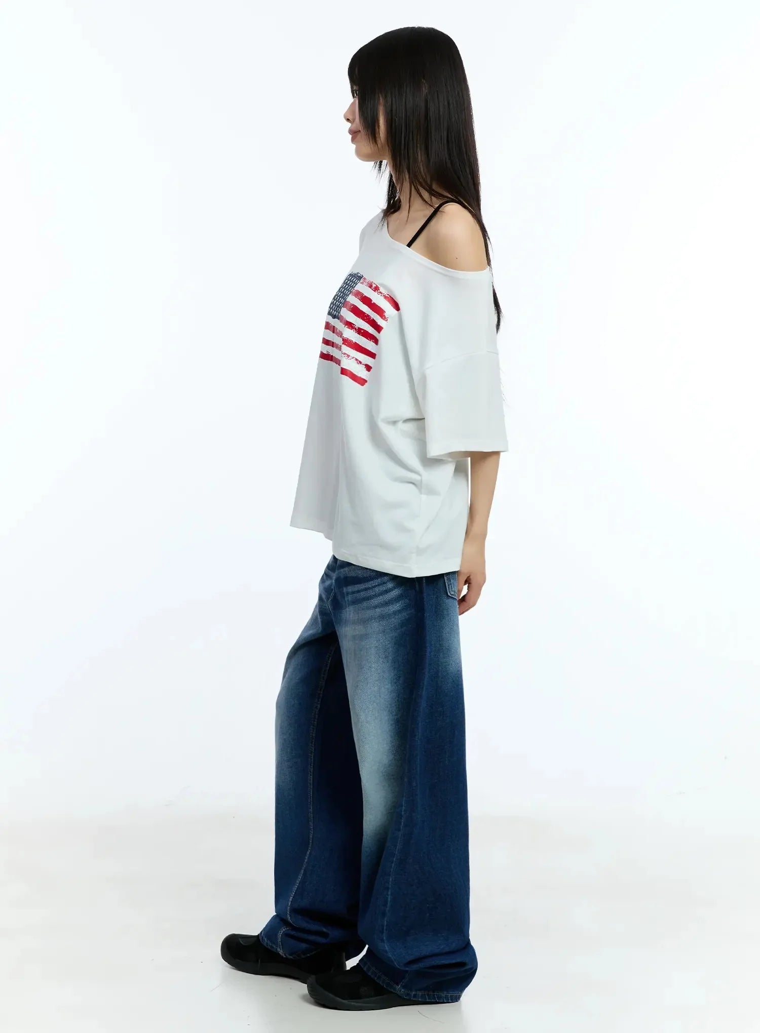 Off-Shoulder Graphic Print Tee IU525