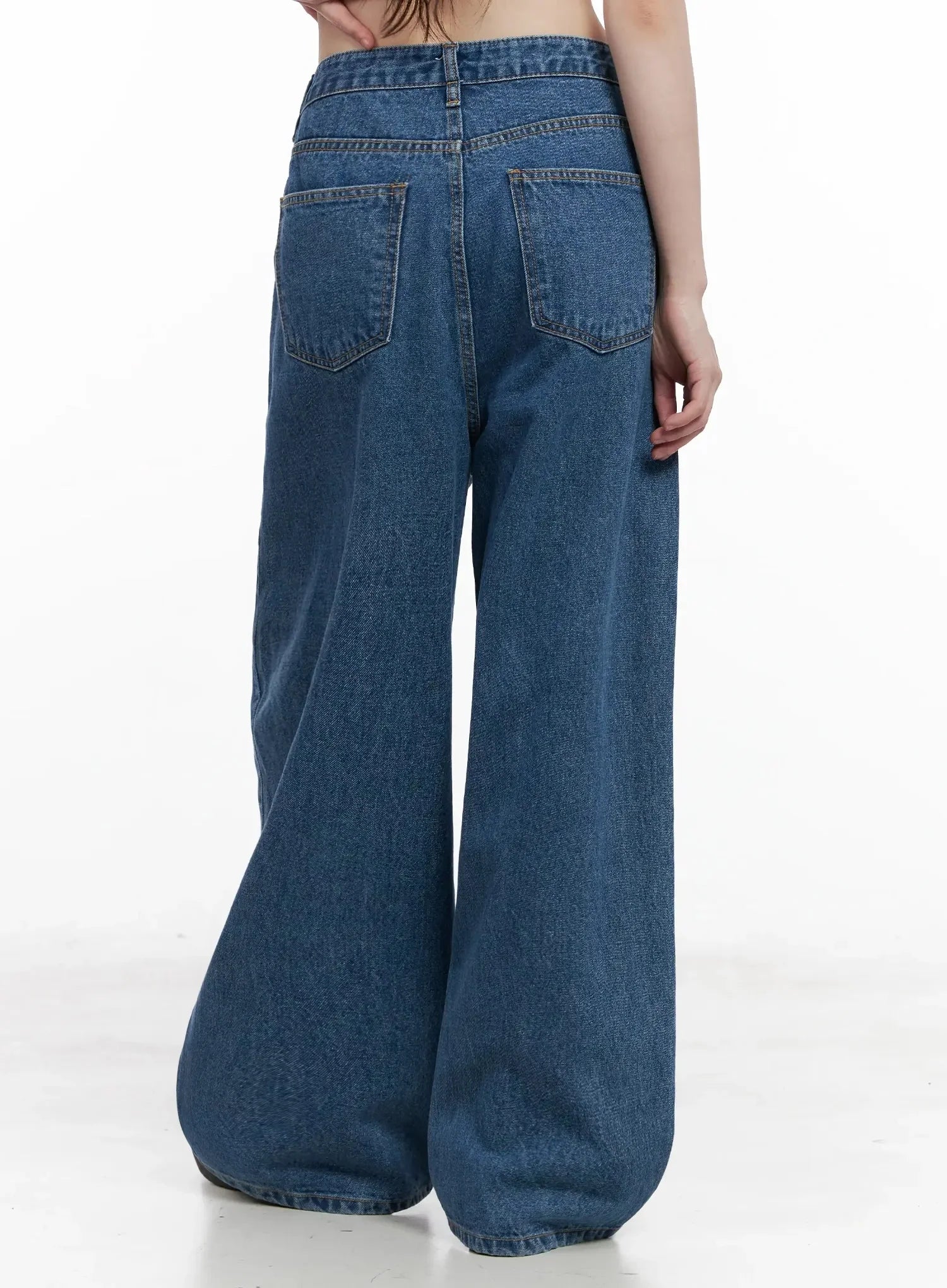 Pharita Loose-Fit Jeans IL528