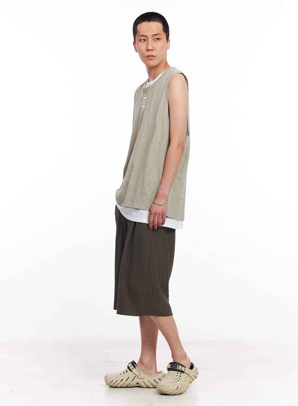 Men's Pleated Wide-Fit Shorts IU512