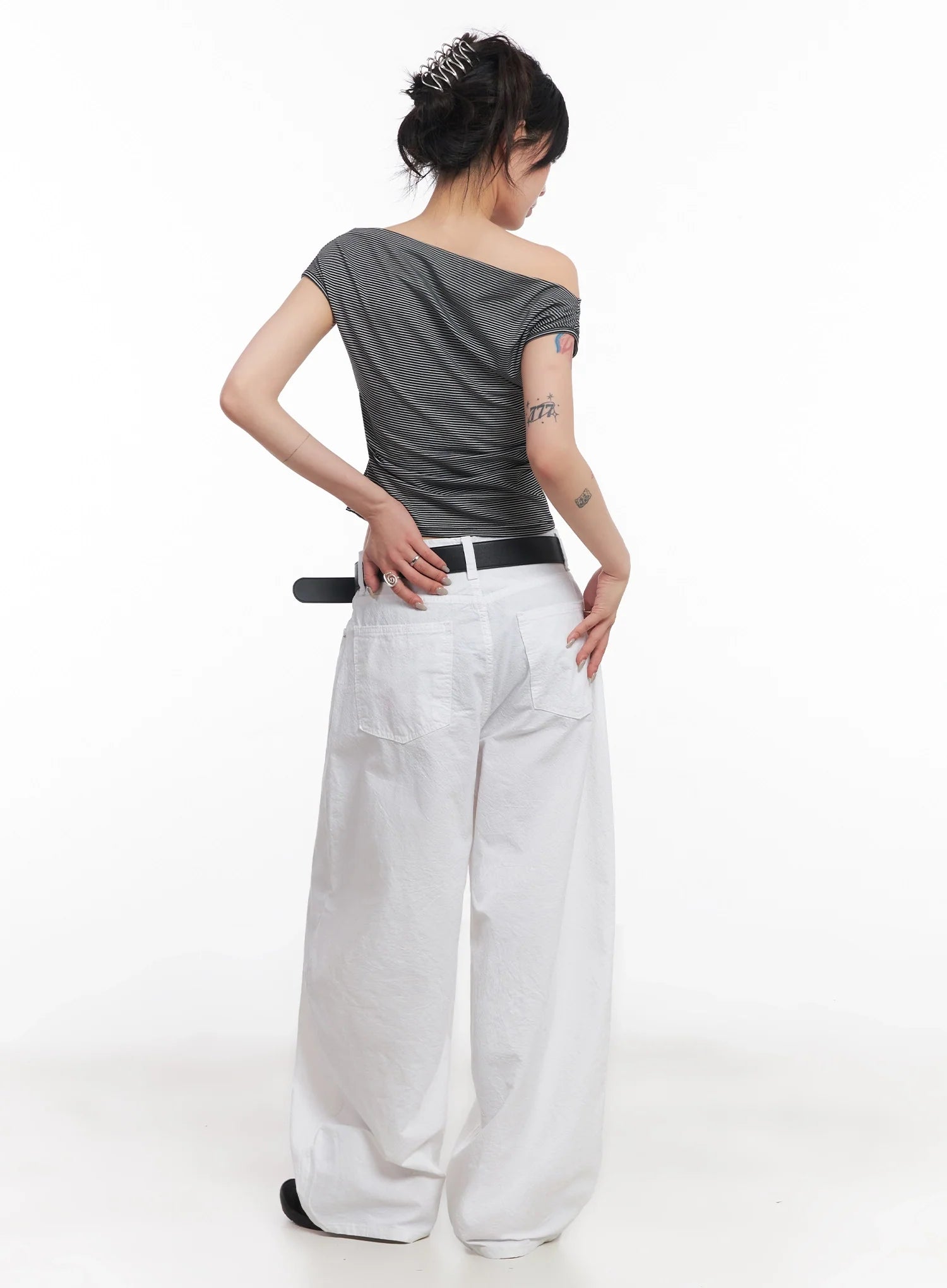 Chic Off-Shoulder Striped Tee IC503