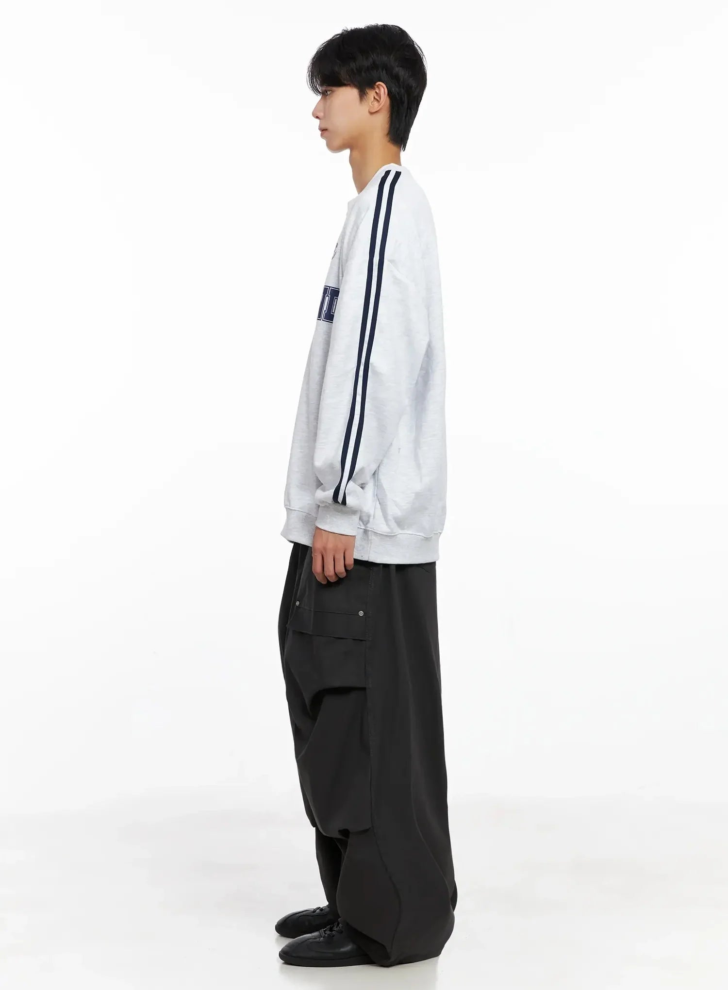 Men's Graphic V-Neck Sweatshirt IO516