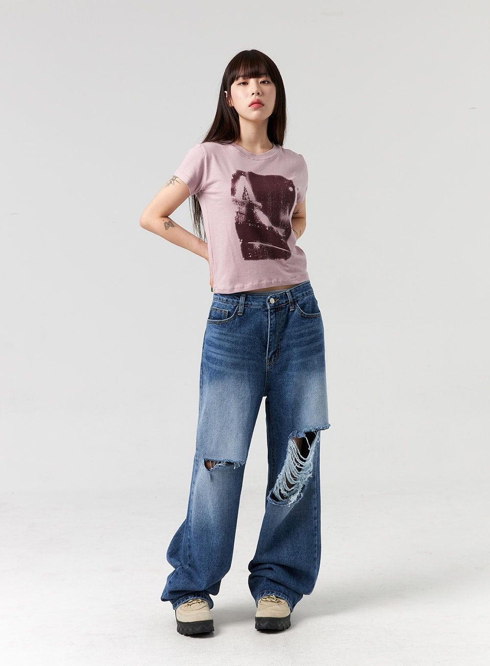 Mid-Wash Ripped Jeans CL328