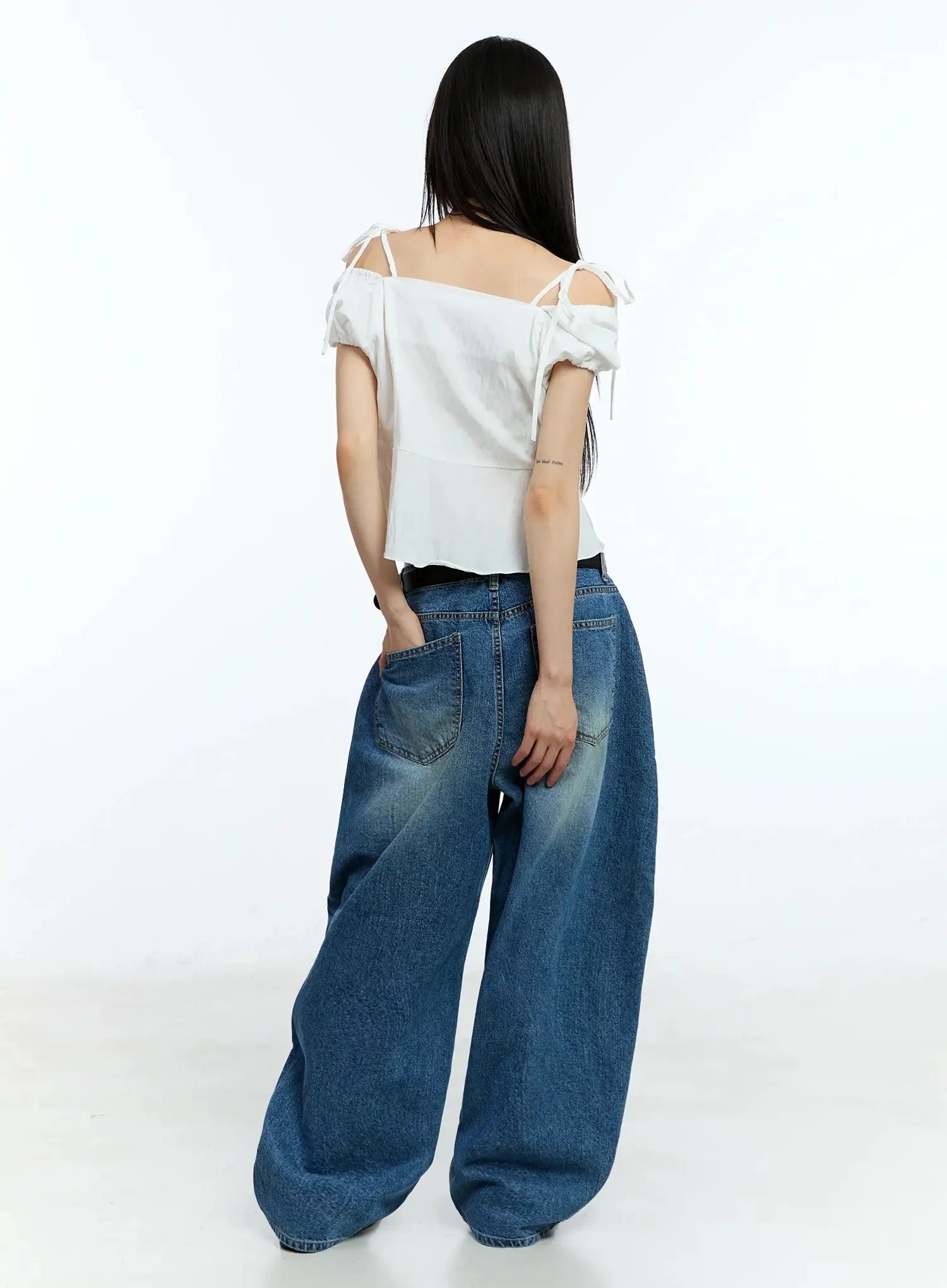 Strappy Off-Shoulder Cropped Blouse IU523