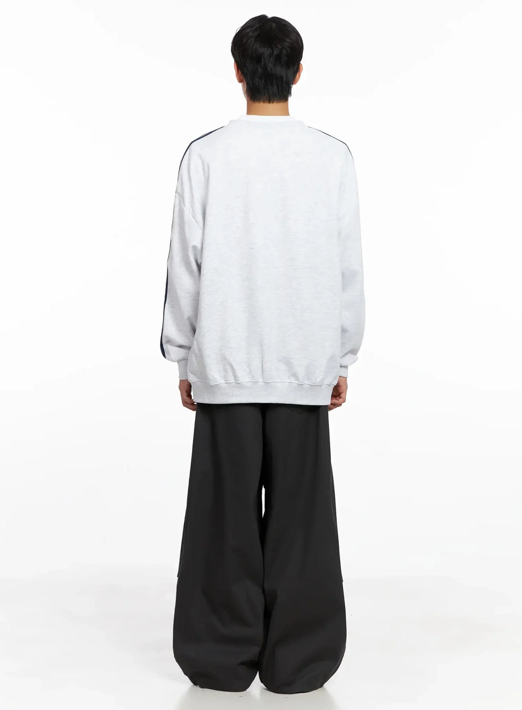 Men's Graphic V-Neck Sweatshirt IO516