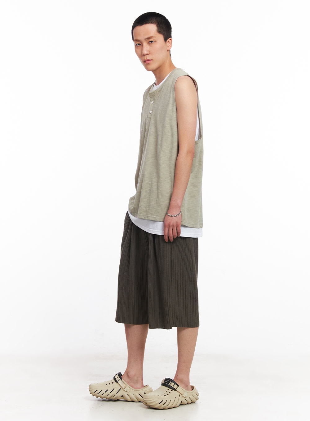 Men's Pleated Wide-Fit Shorts IU512