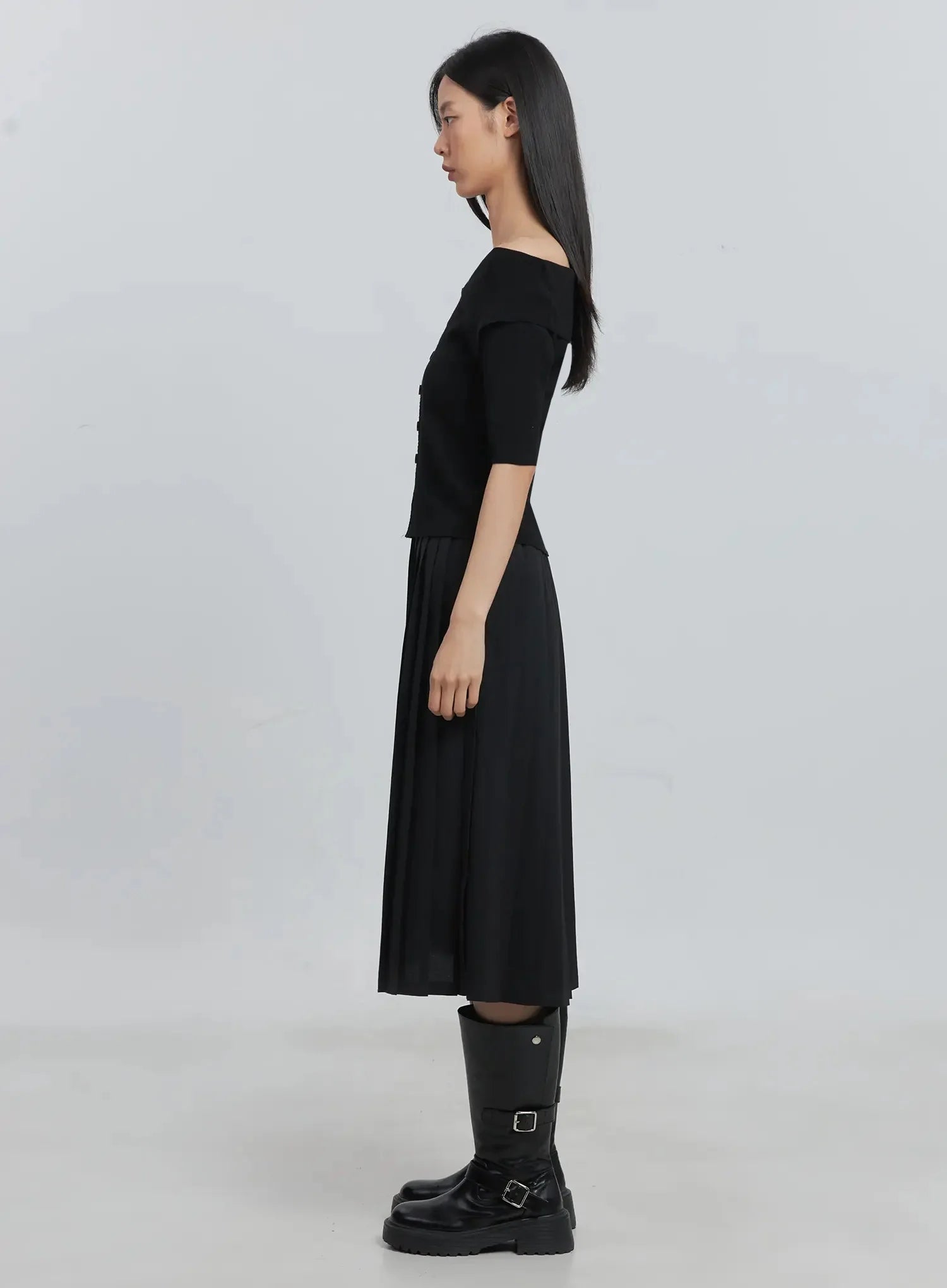 Off-Shoulder Buttoned Tee IU512