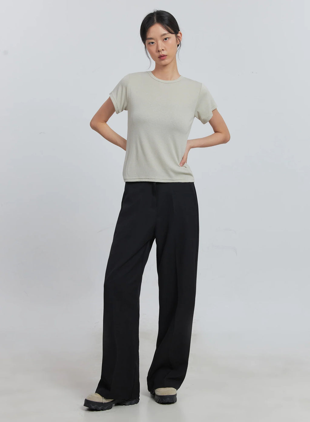 Classic Wide-Fit Slacks (Black) IU512