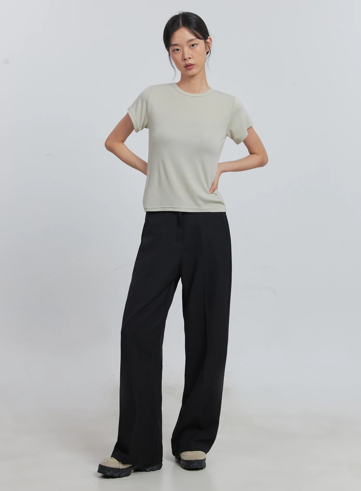 Classic Wide-Fit Slacks (Black) IU512