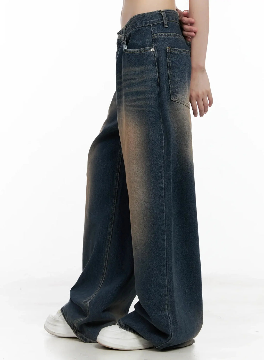 Solji Acid Washed Wide-Leg Jeans IL531