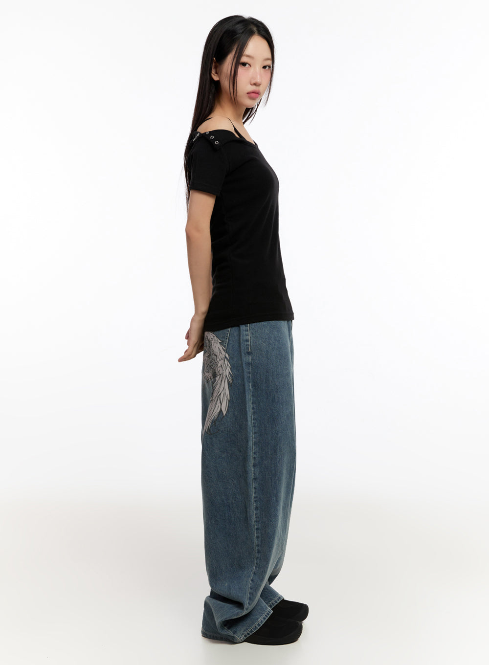 Slim-Fit Buttoned U Neck Top IU509