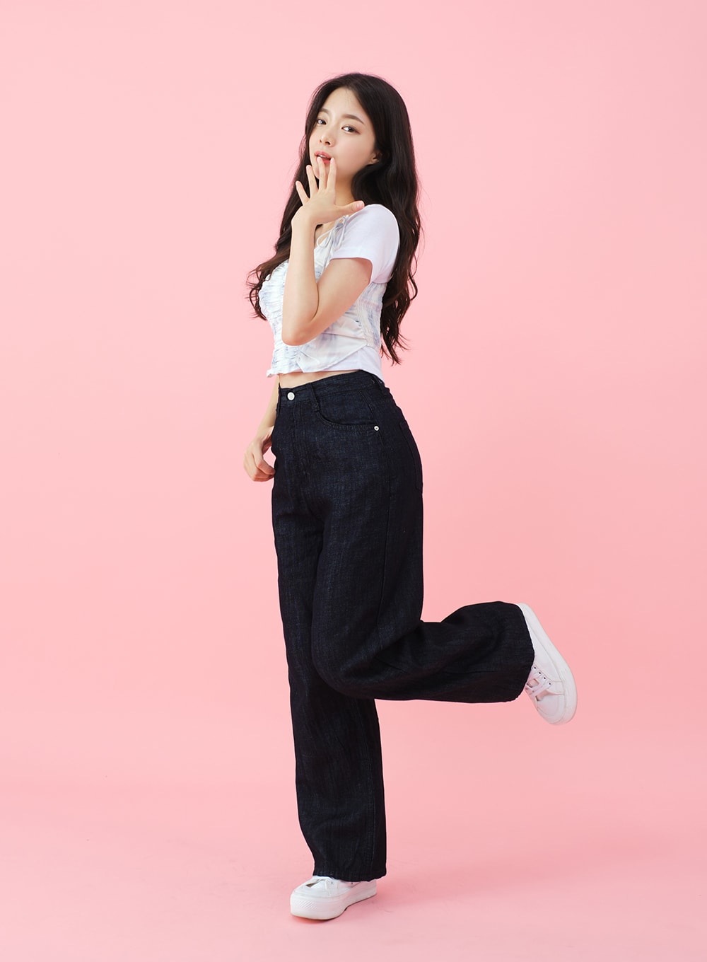 Deep Round Neck Basic Crop T-Shirt BU5