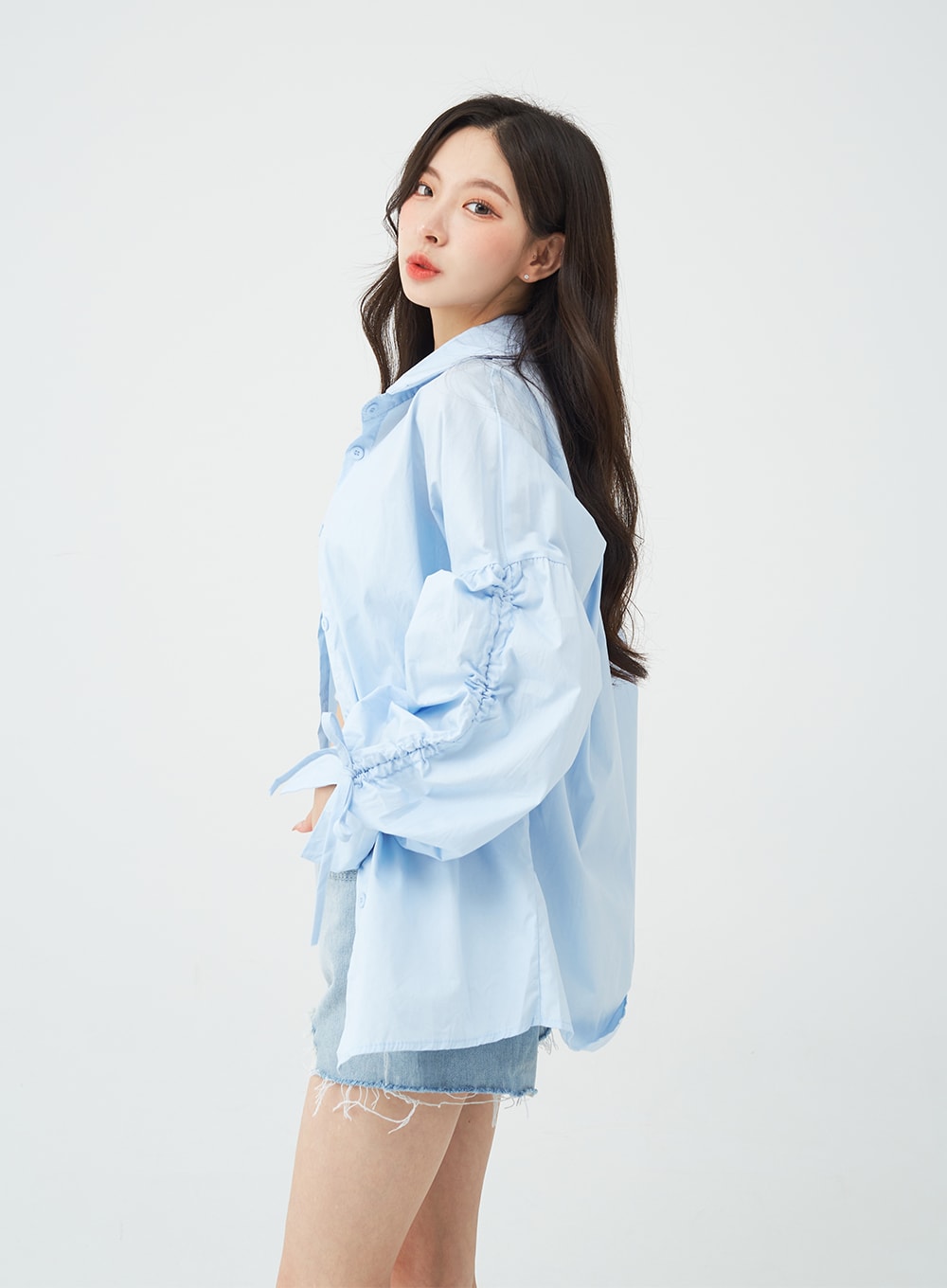 Two-Tone Distressed Denim Shorts BG12