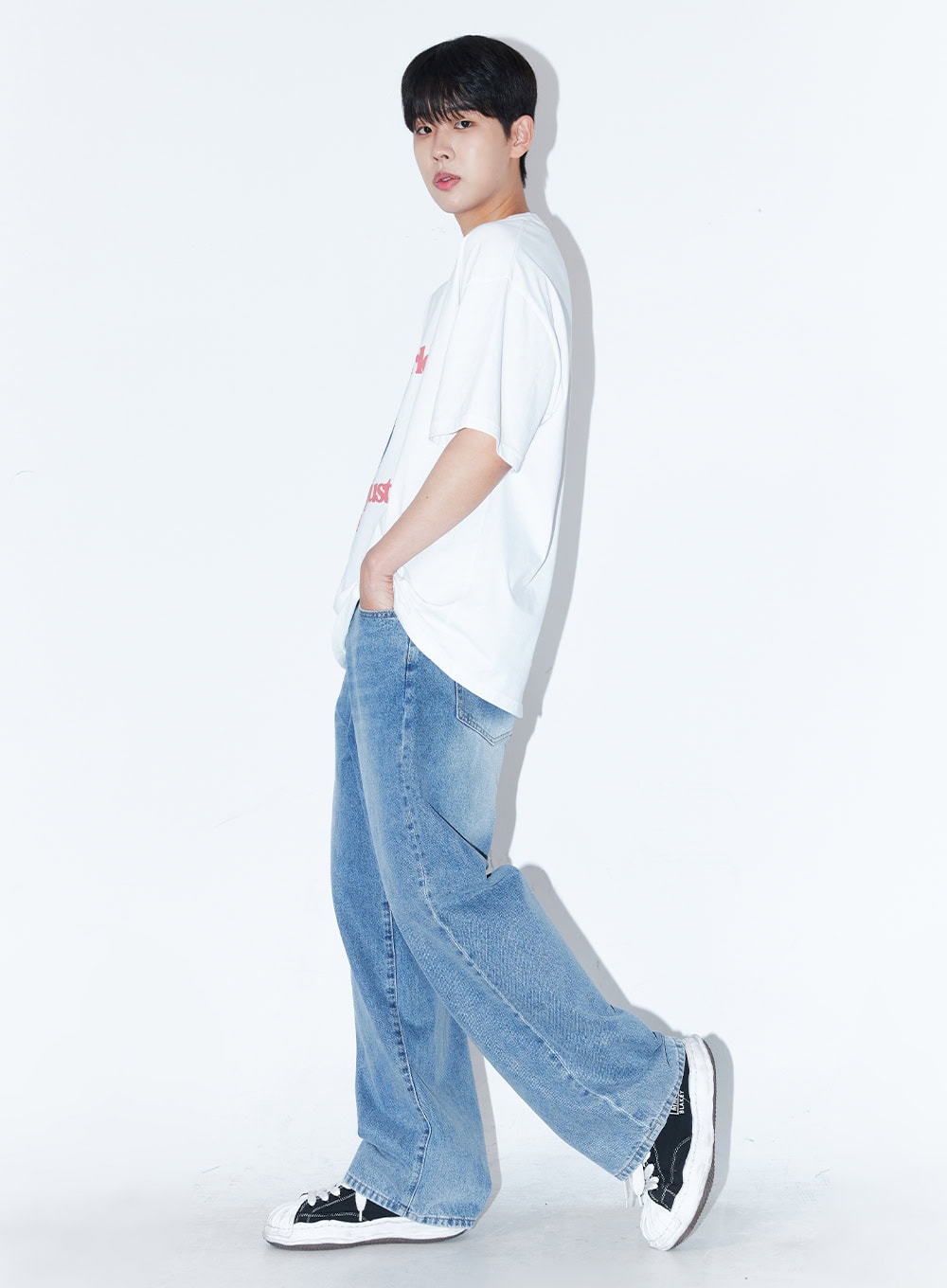 Men's Washed Wide-Fit Jeans IY520