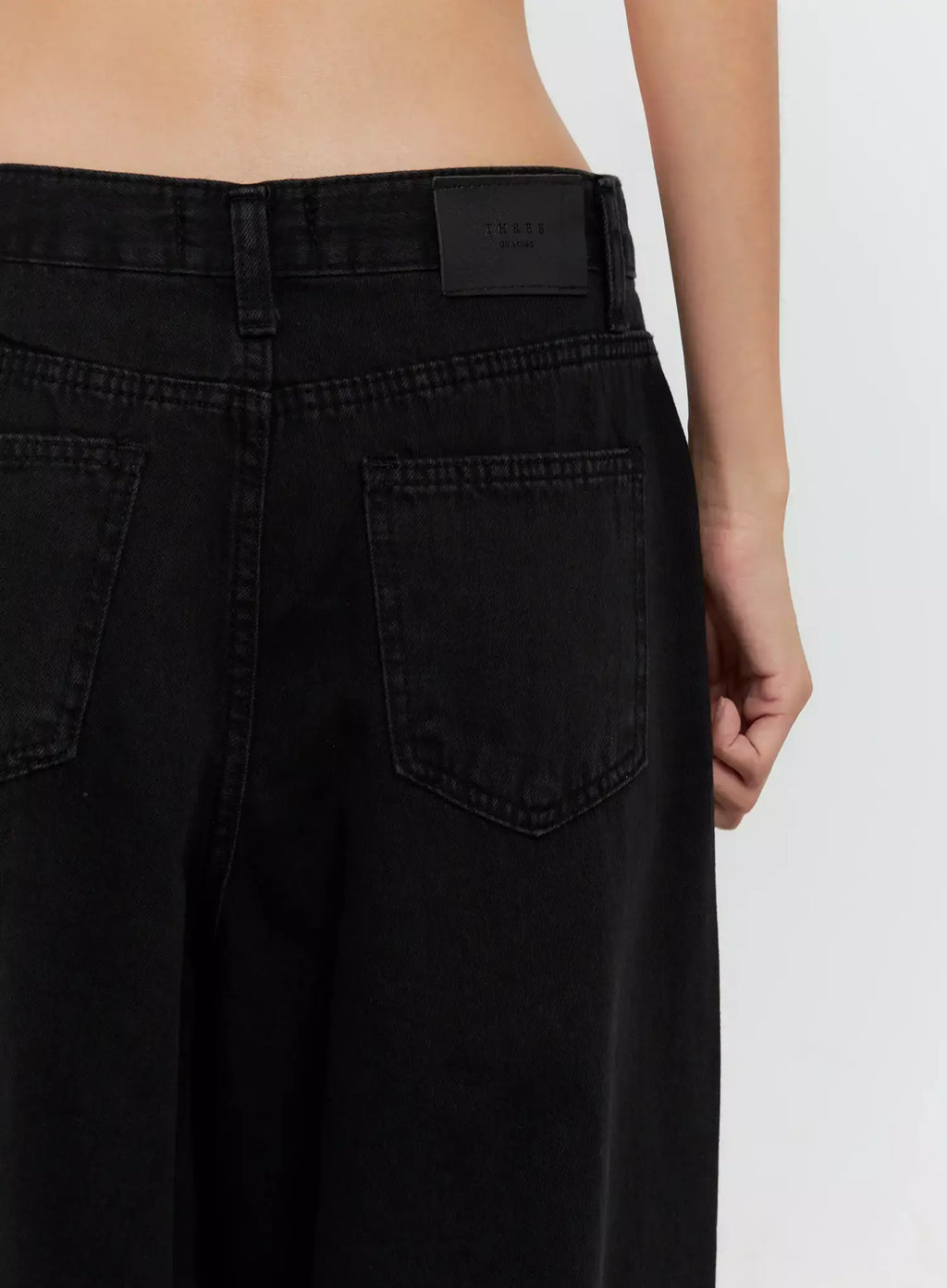 Jieun Black Wide-Leg Jeans IL528