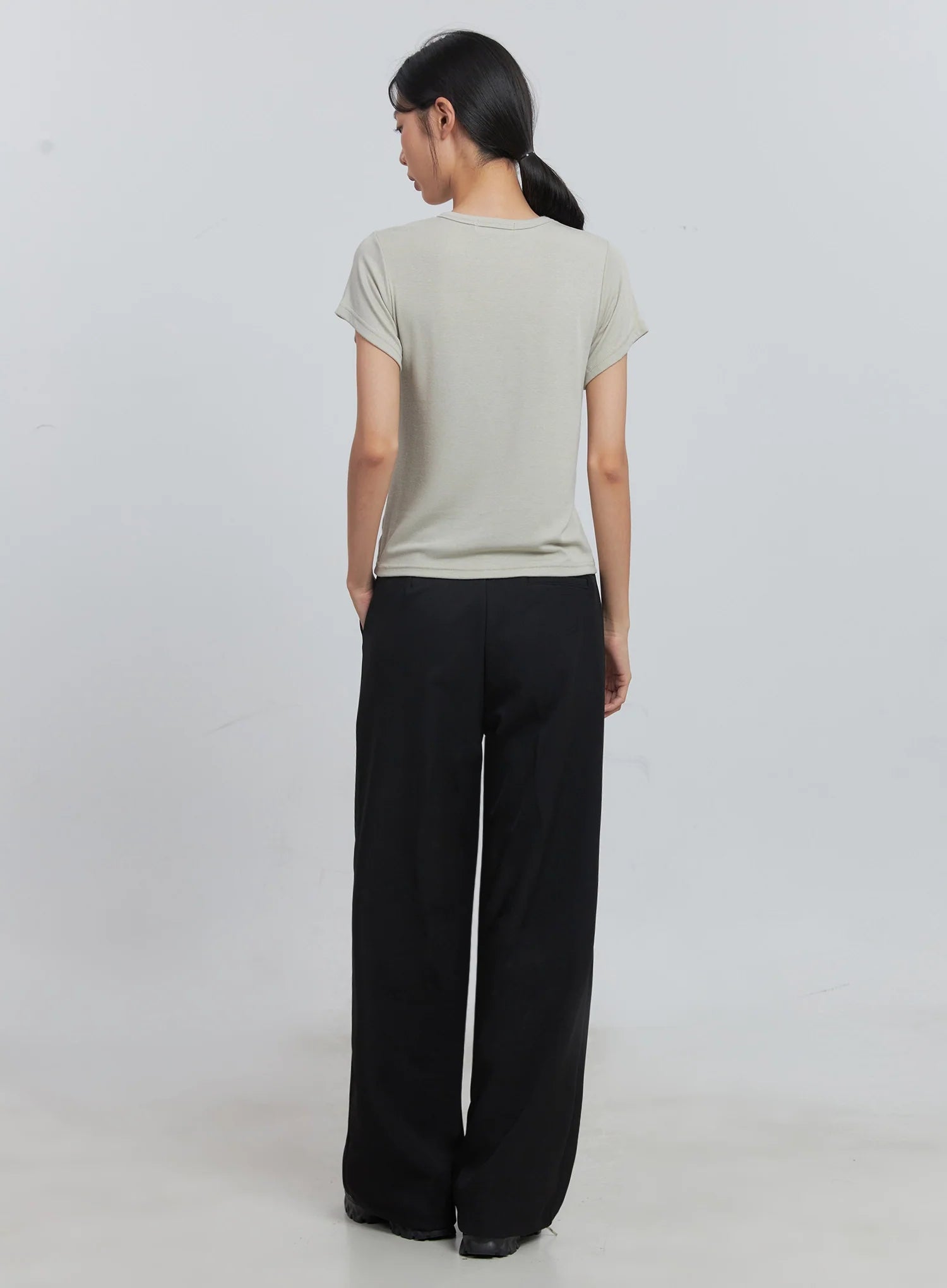 Classic Wide-Fit Slacks (Black) IU512