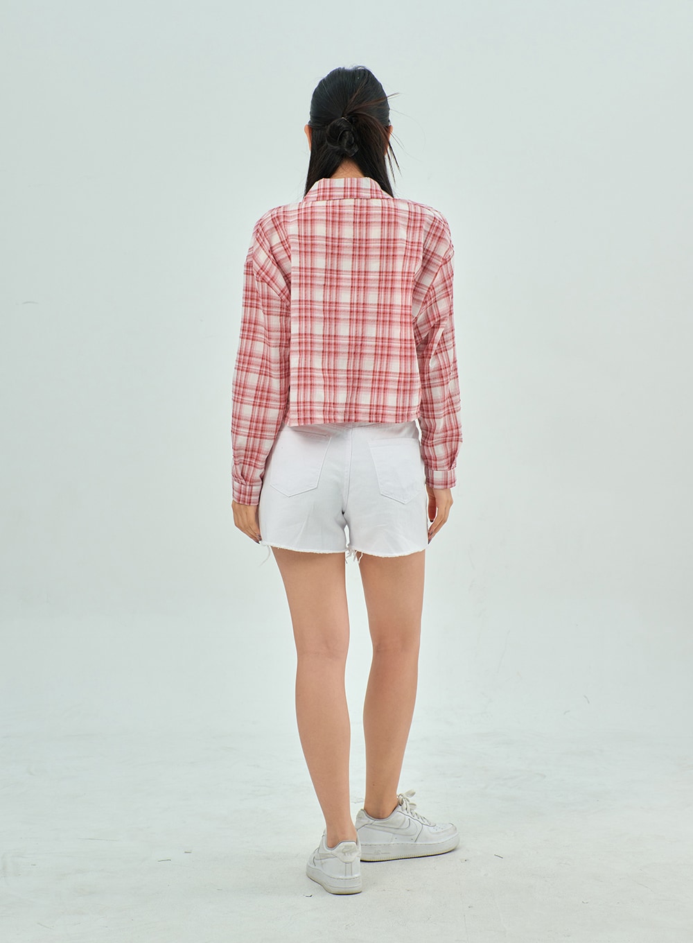 Mid-Rise Ripped Shorts BY303