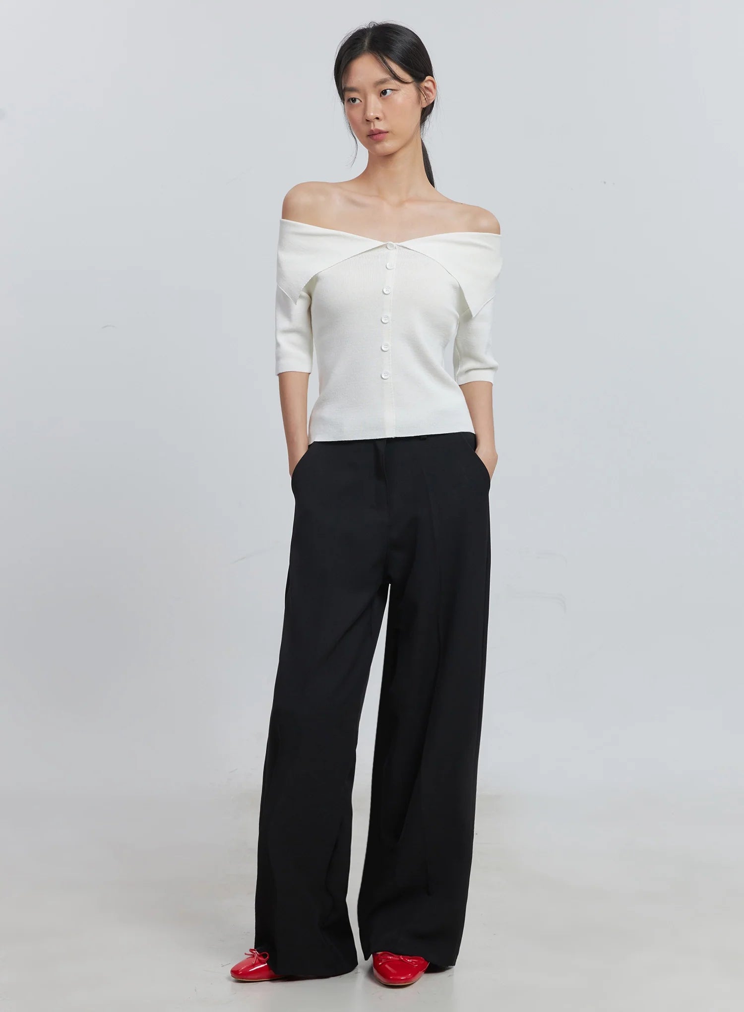 Off-Shoulder Buttoned Tee IU512