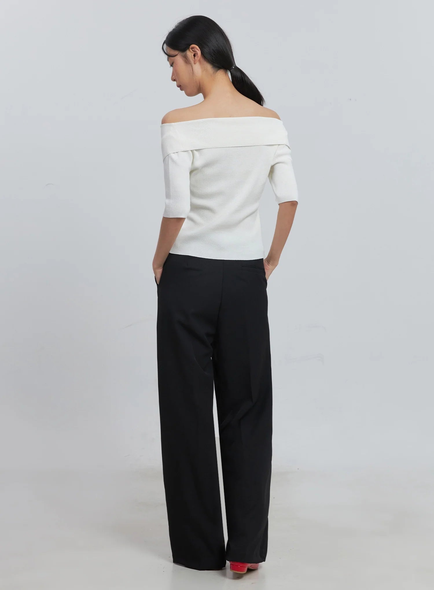 Classic Wide-Fit Slacks (Black) IU512