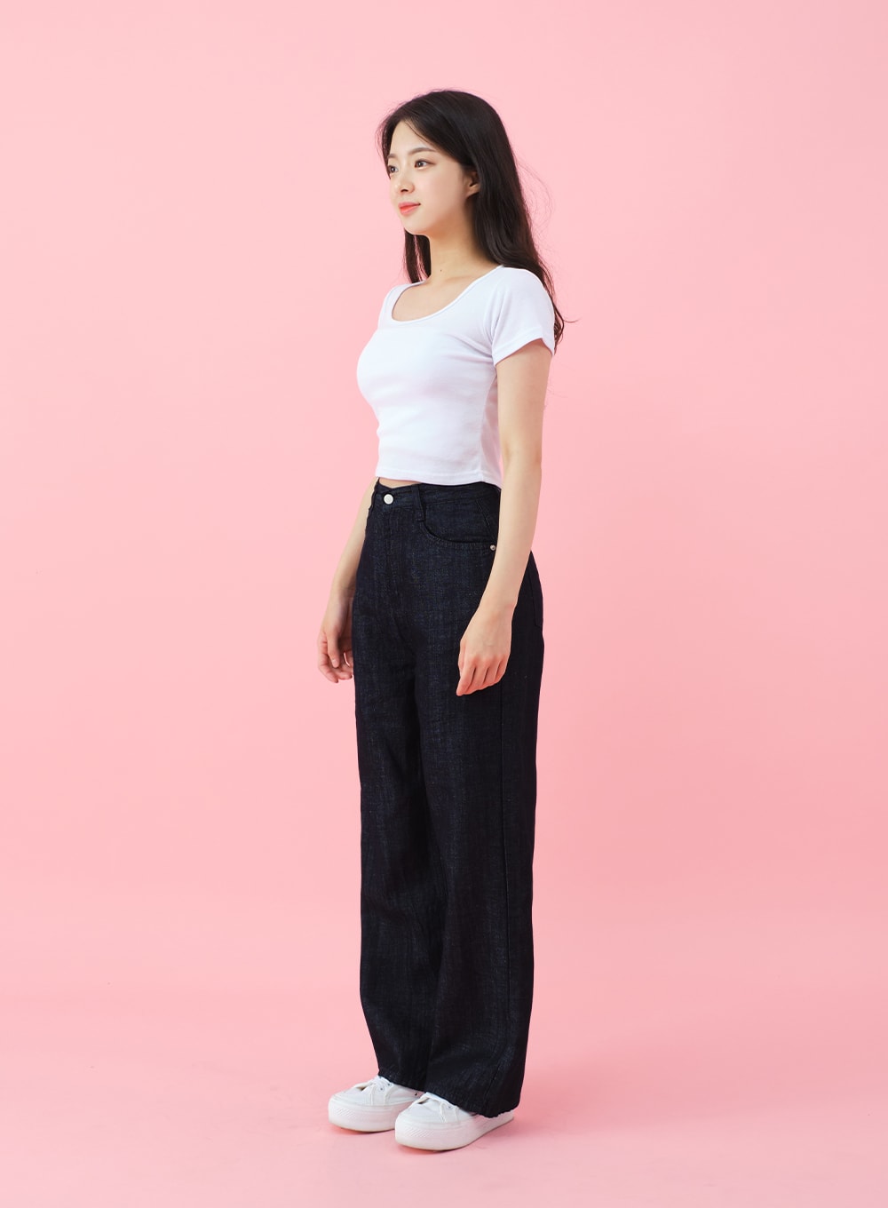 Deep Round Neck Basic Crop T-Shirt BU5