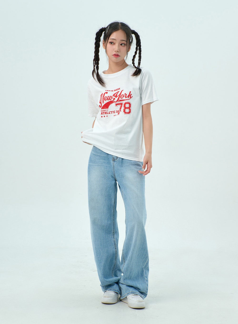 Wide Light Wash Jeans BY322