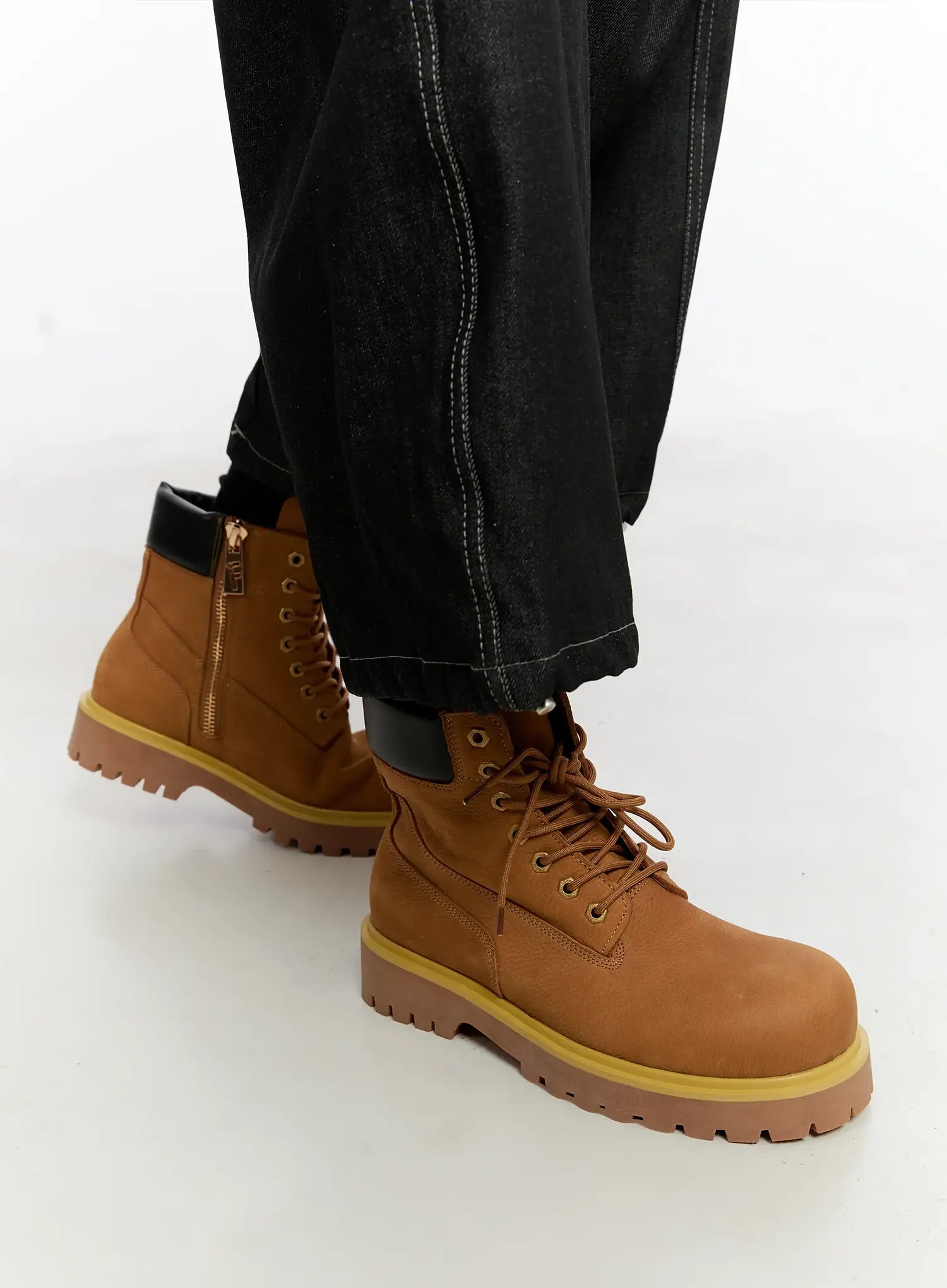Men's Classic Lace-Up Boots IS529