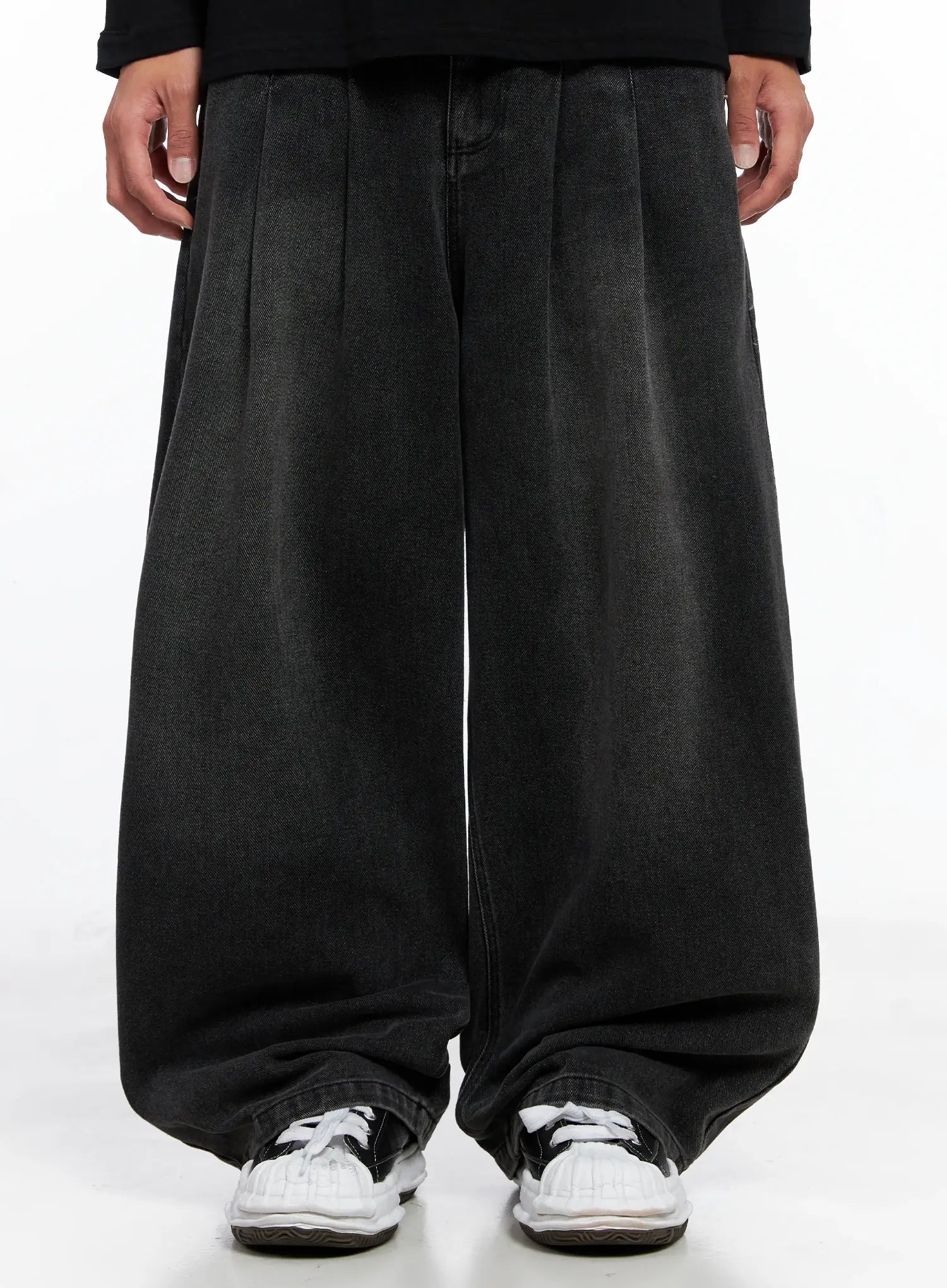 Men's Wide-Leg Two-Tuck Denim Jeans IO502