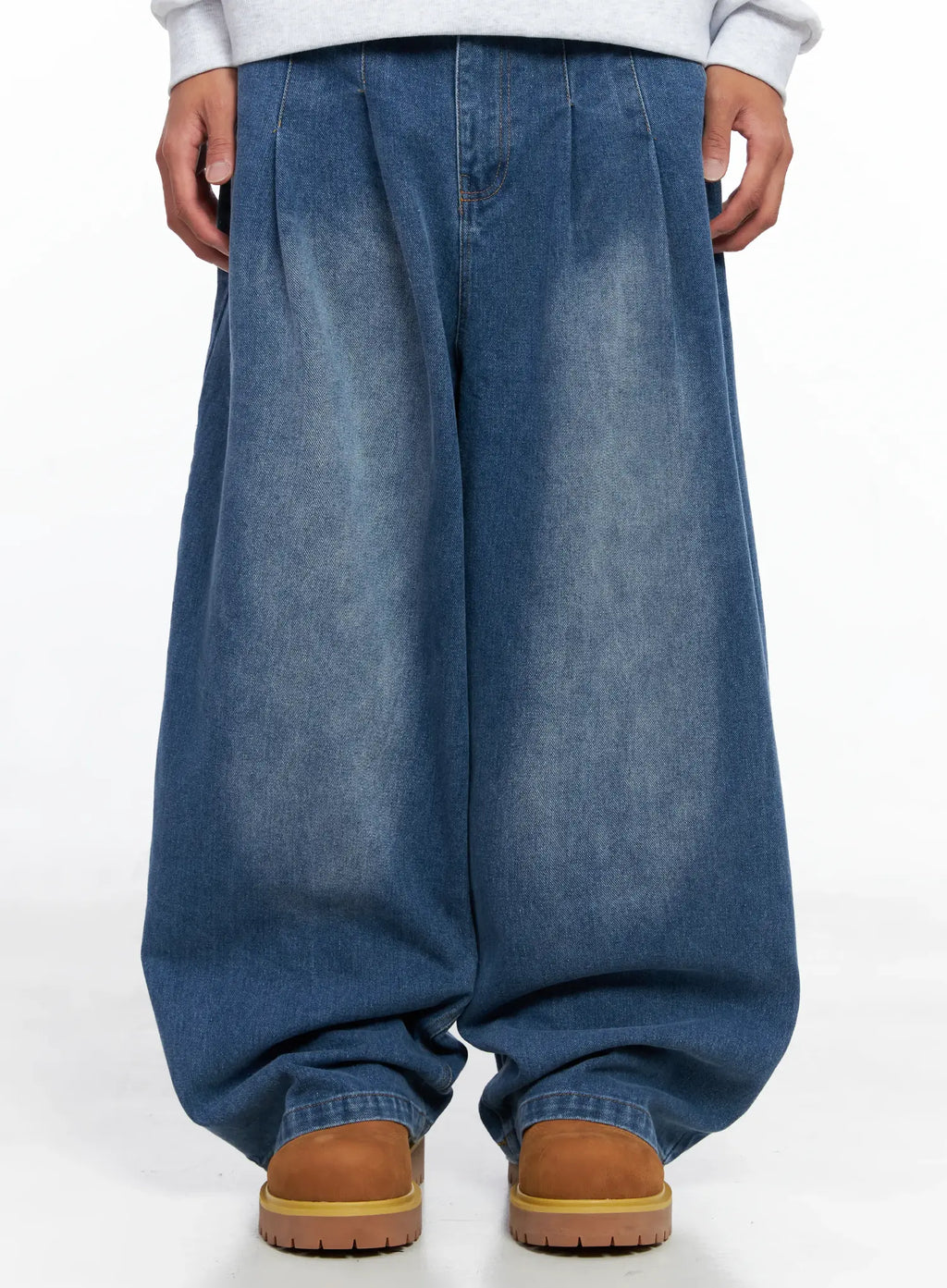 Men's Wide-Leg Two-Tuck Jeans IO502