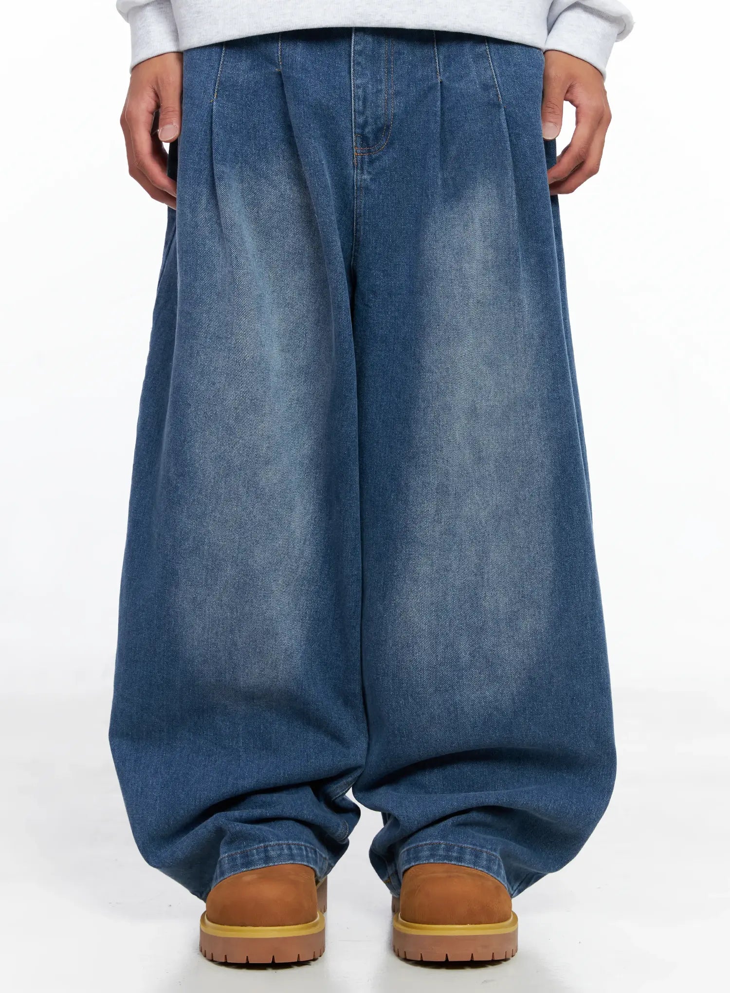 Men's Wide-Leg Two-Tuck Jeans IO502