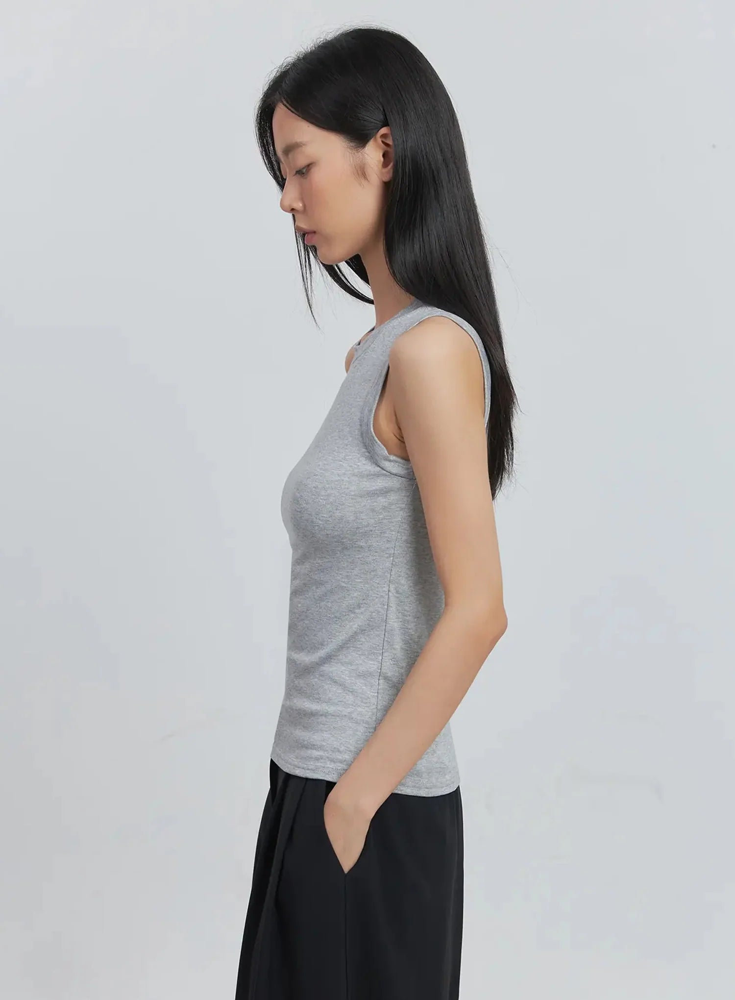 Basic Round-Neck Tank Top IU512