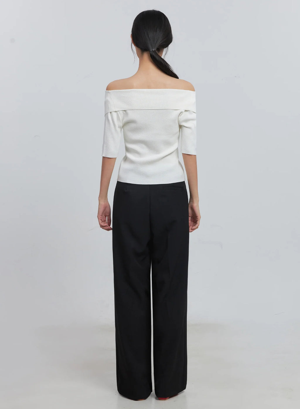 Off-Shoulder Buttoned Tee IU512