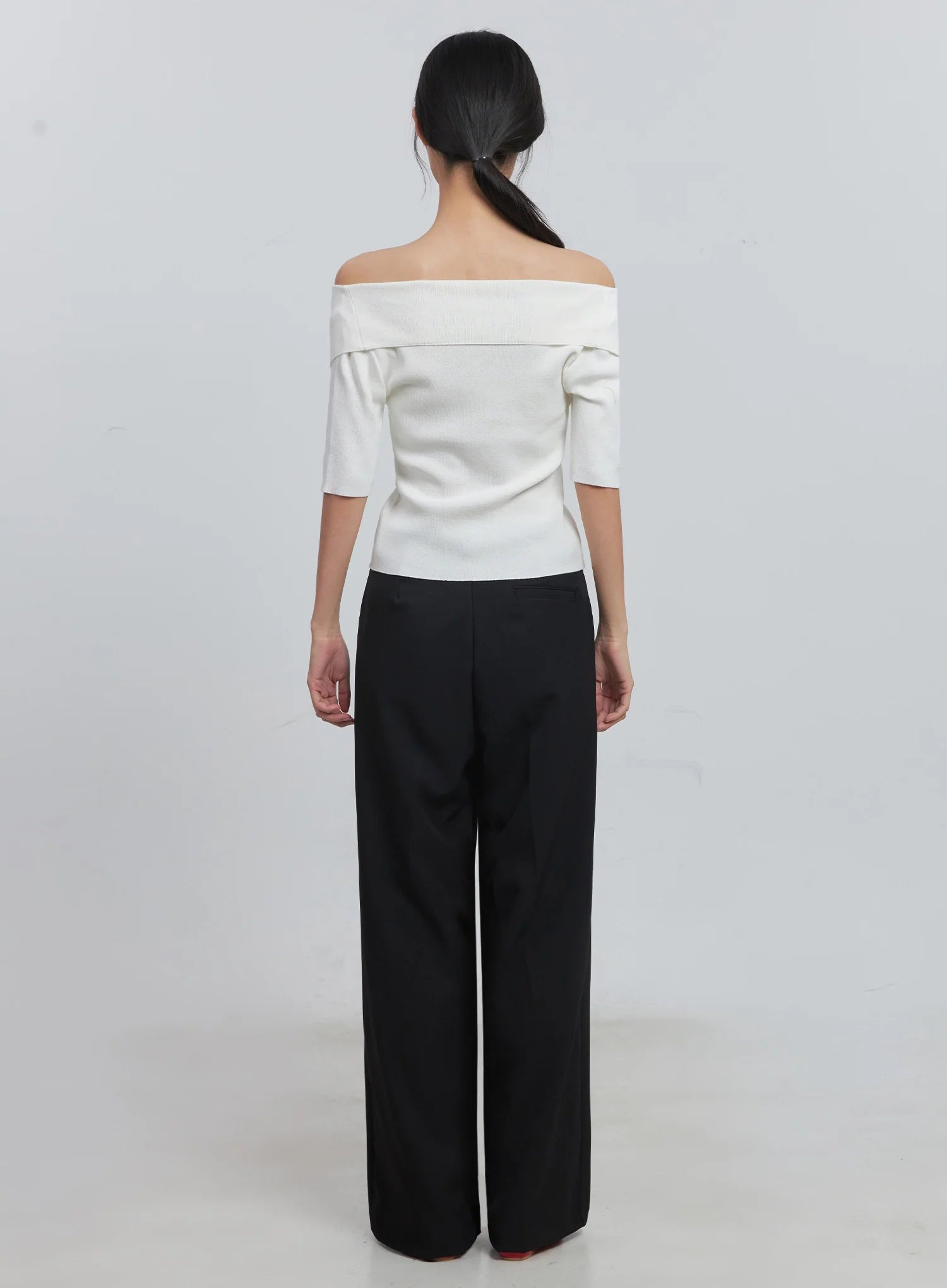 Off-Shoulder Buttoned Tee IU512