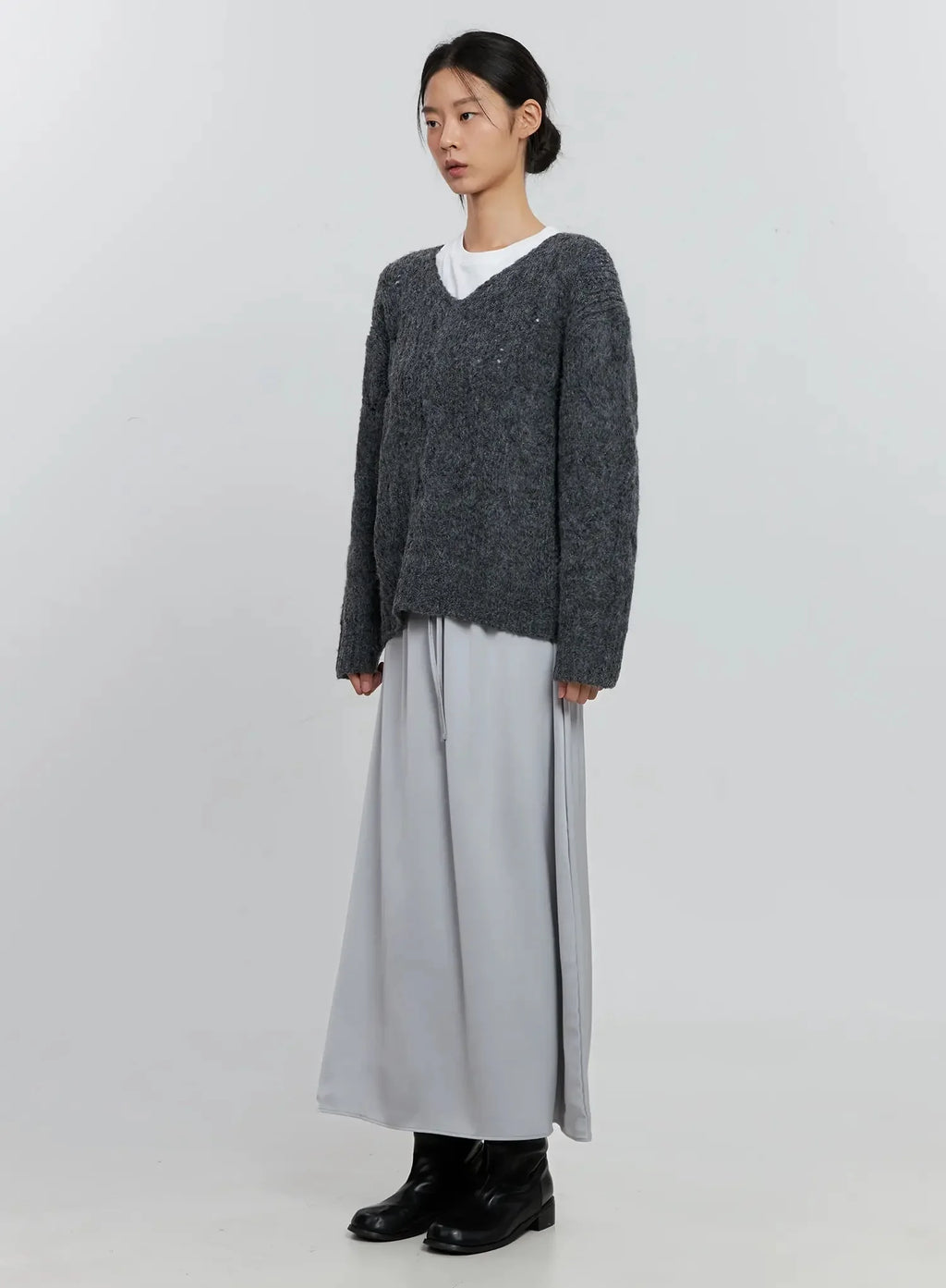 Cable-Knit V-Neck Sweater IS516